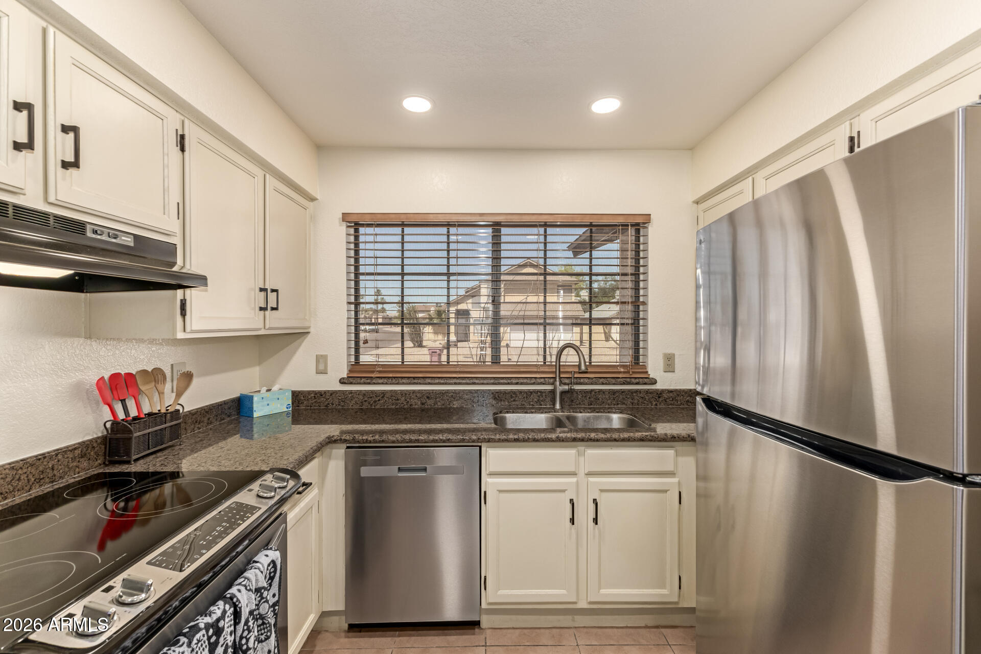 8735 E MORELAND Street