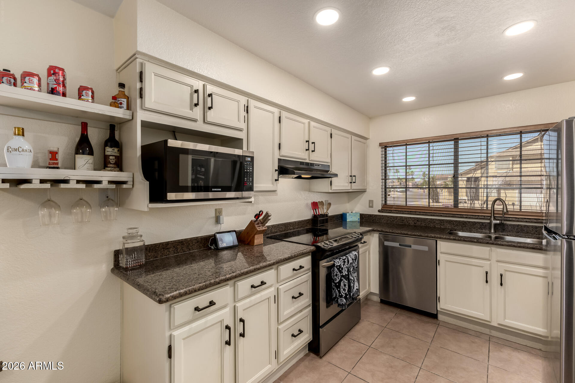 8735 E MORELAND Street