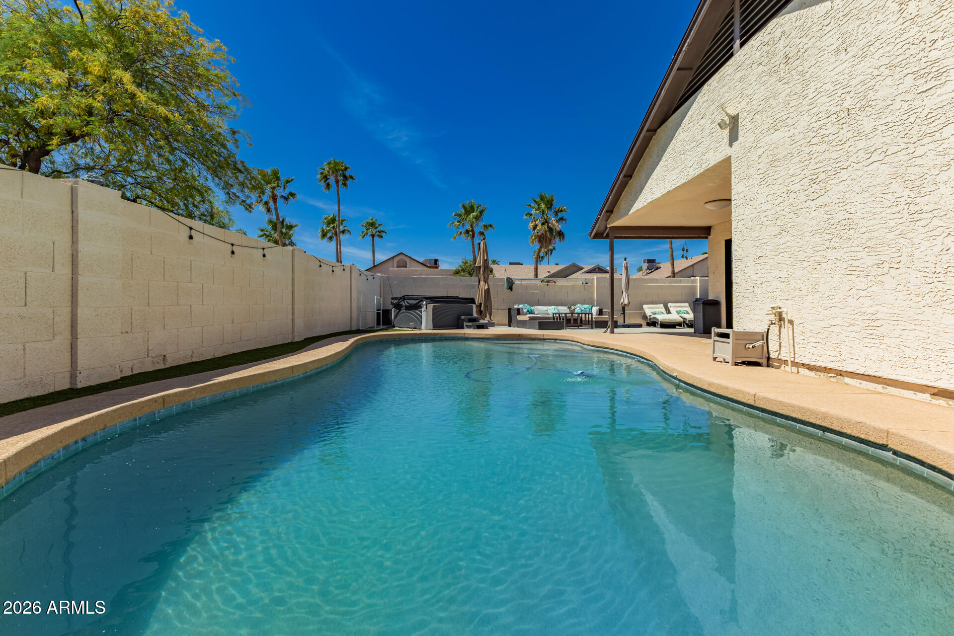 8735 E MORELAND Street