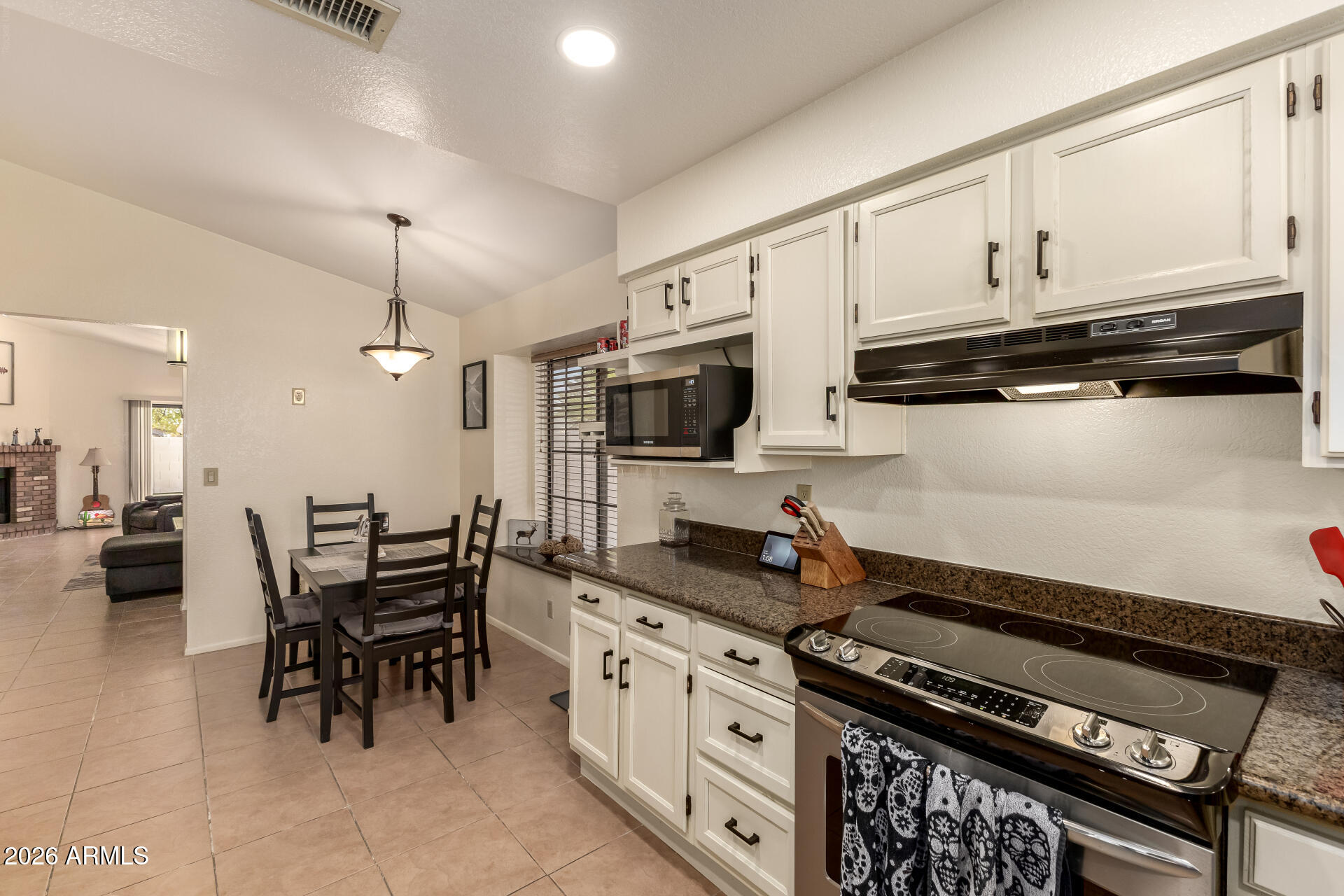 8735 E MORELAND Street