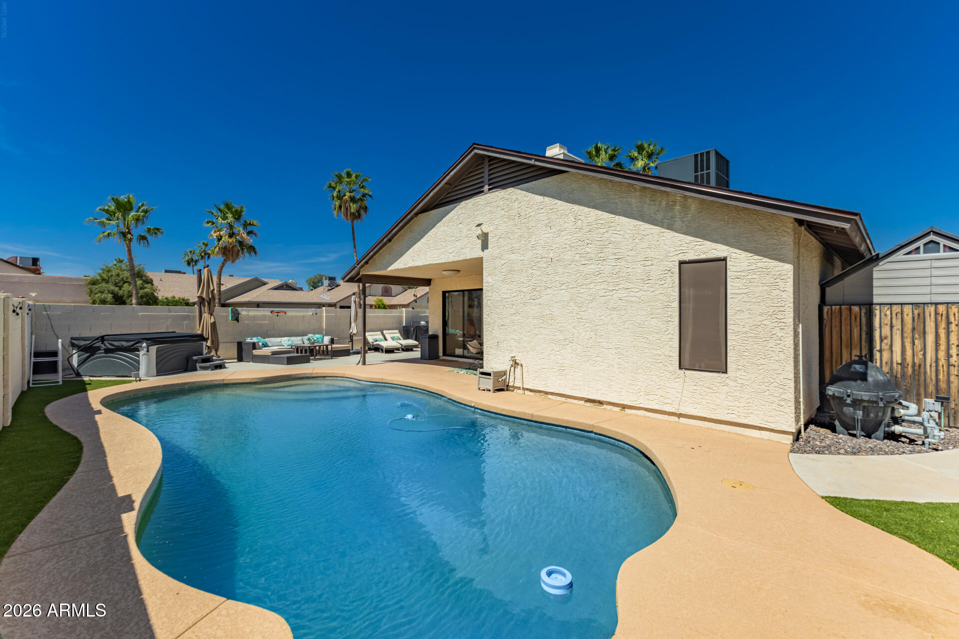 8735 E MORELAND Street