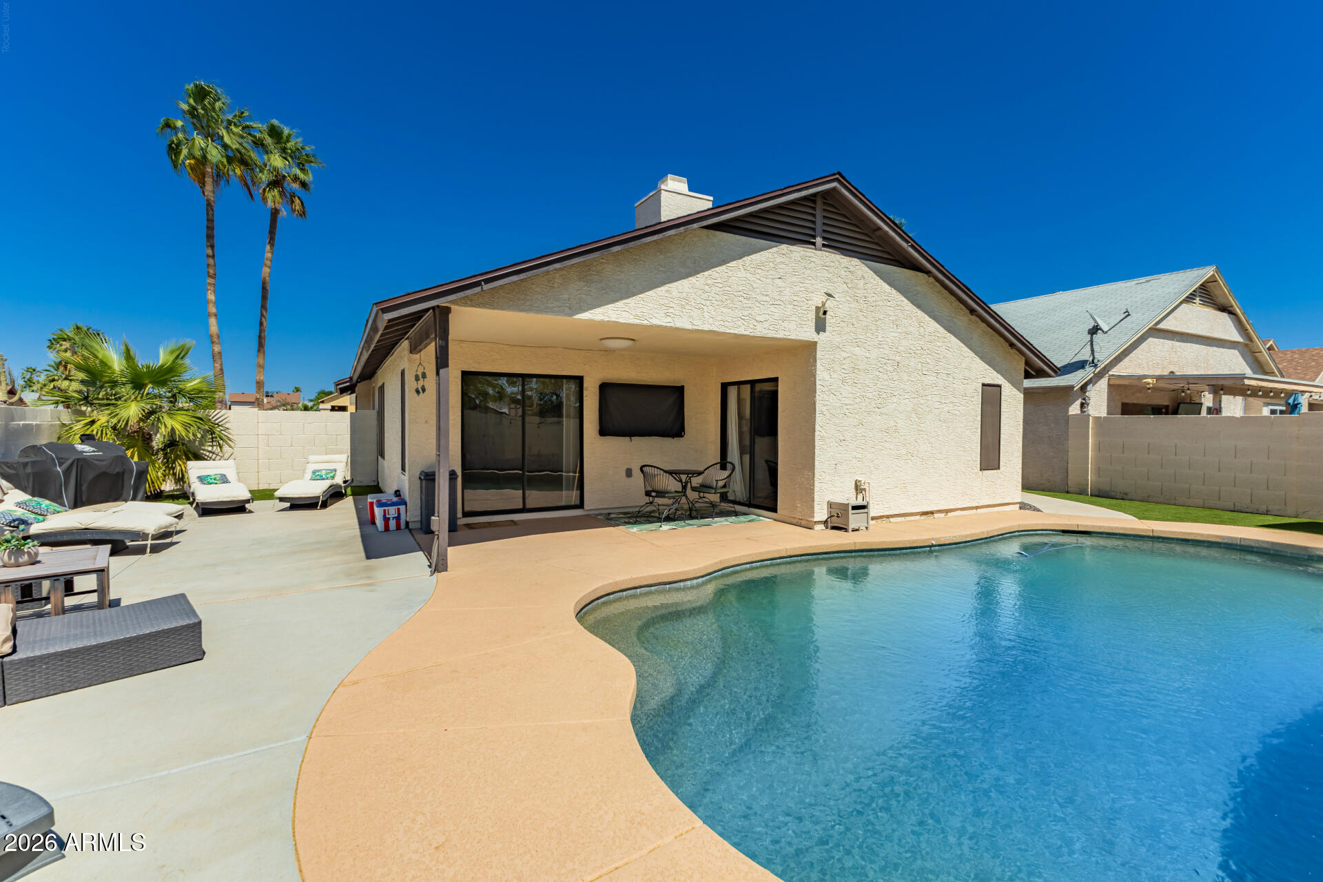 8735 E MORELAND Street