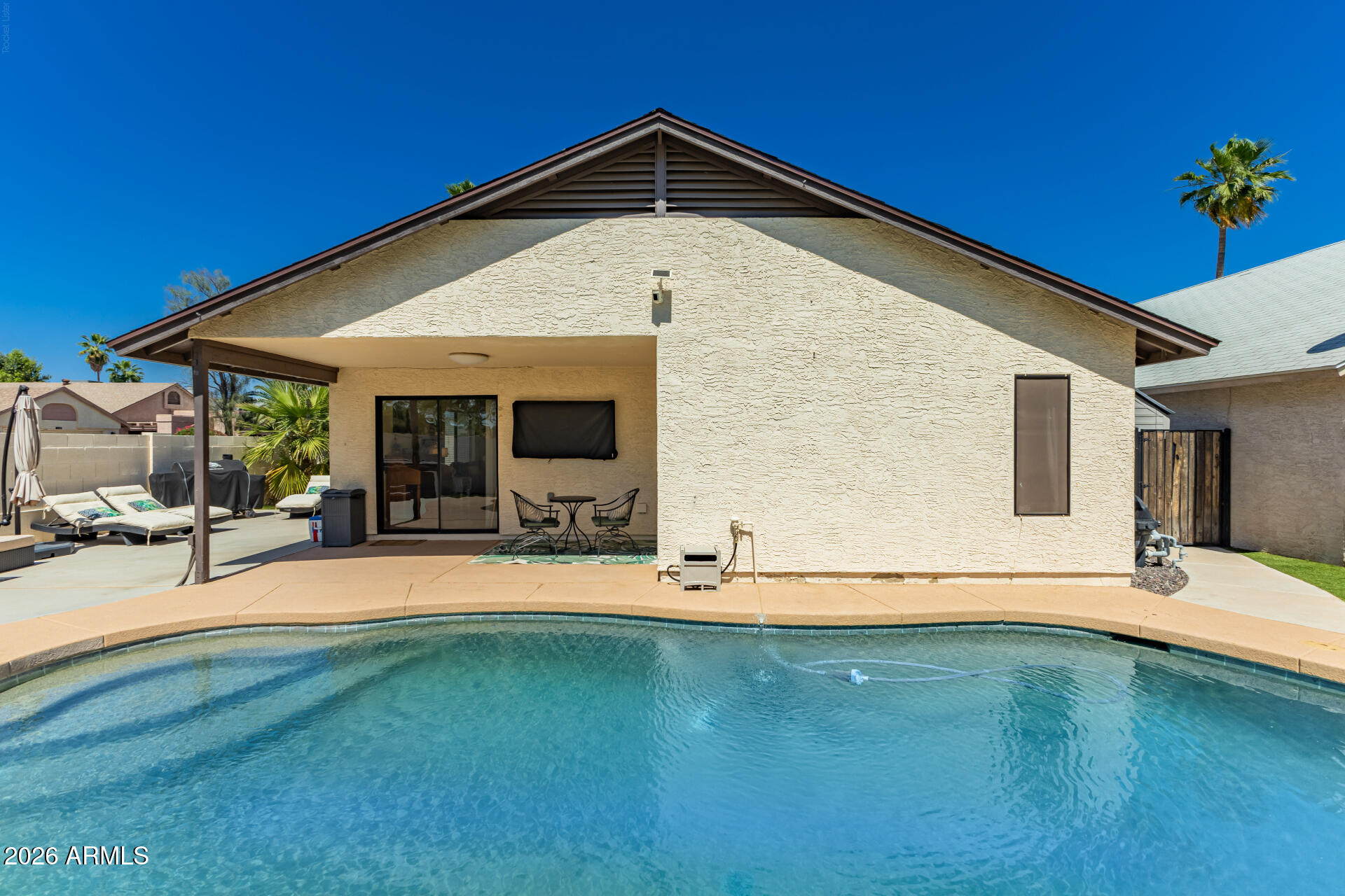 8735 E MORELAND Street