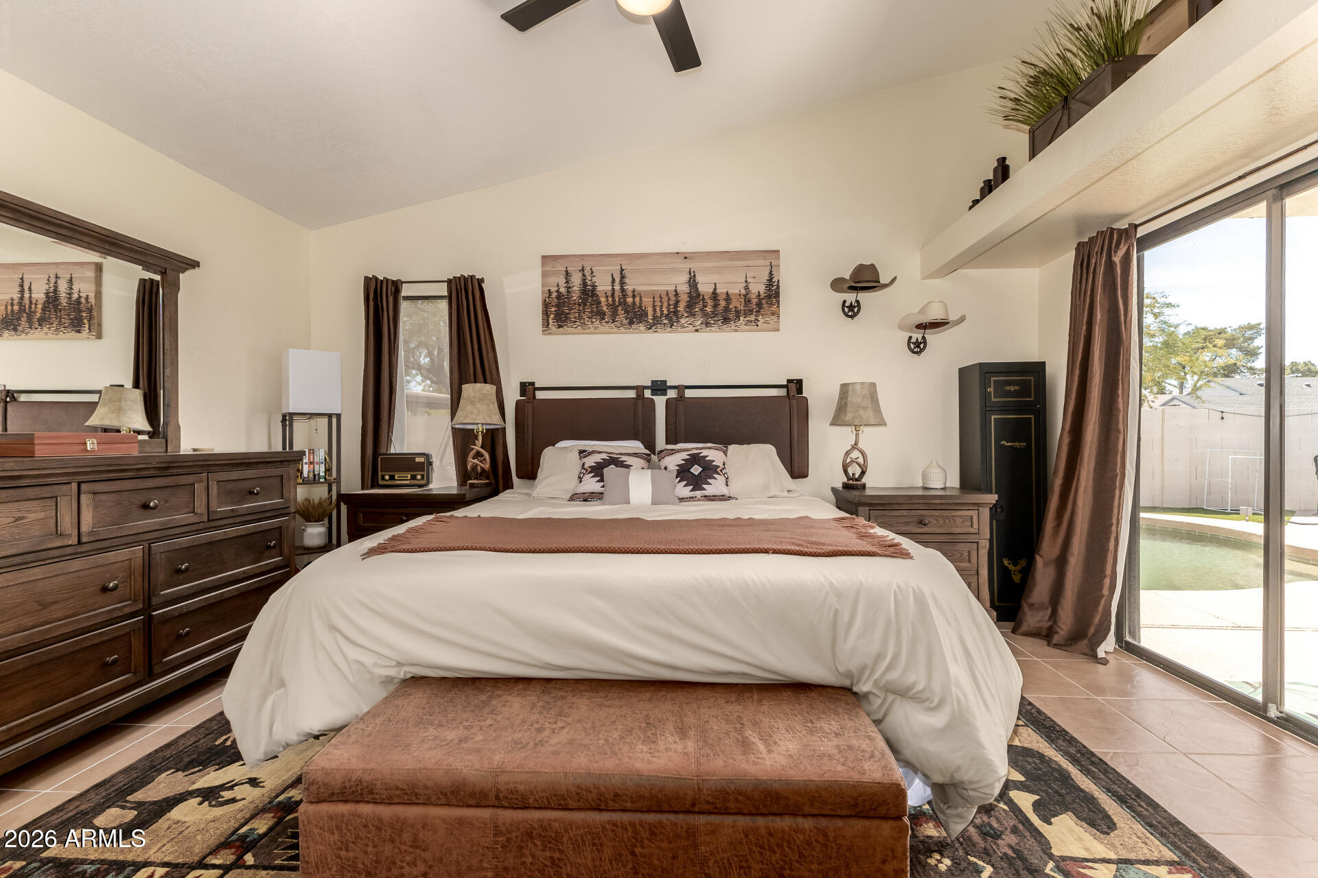 8735 E MORELAND Street