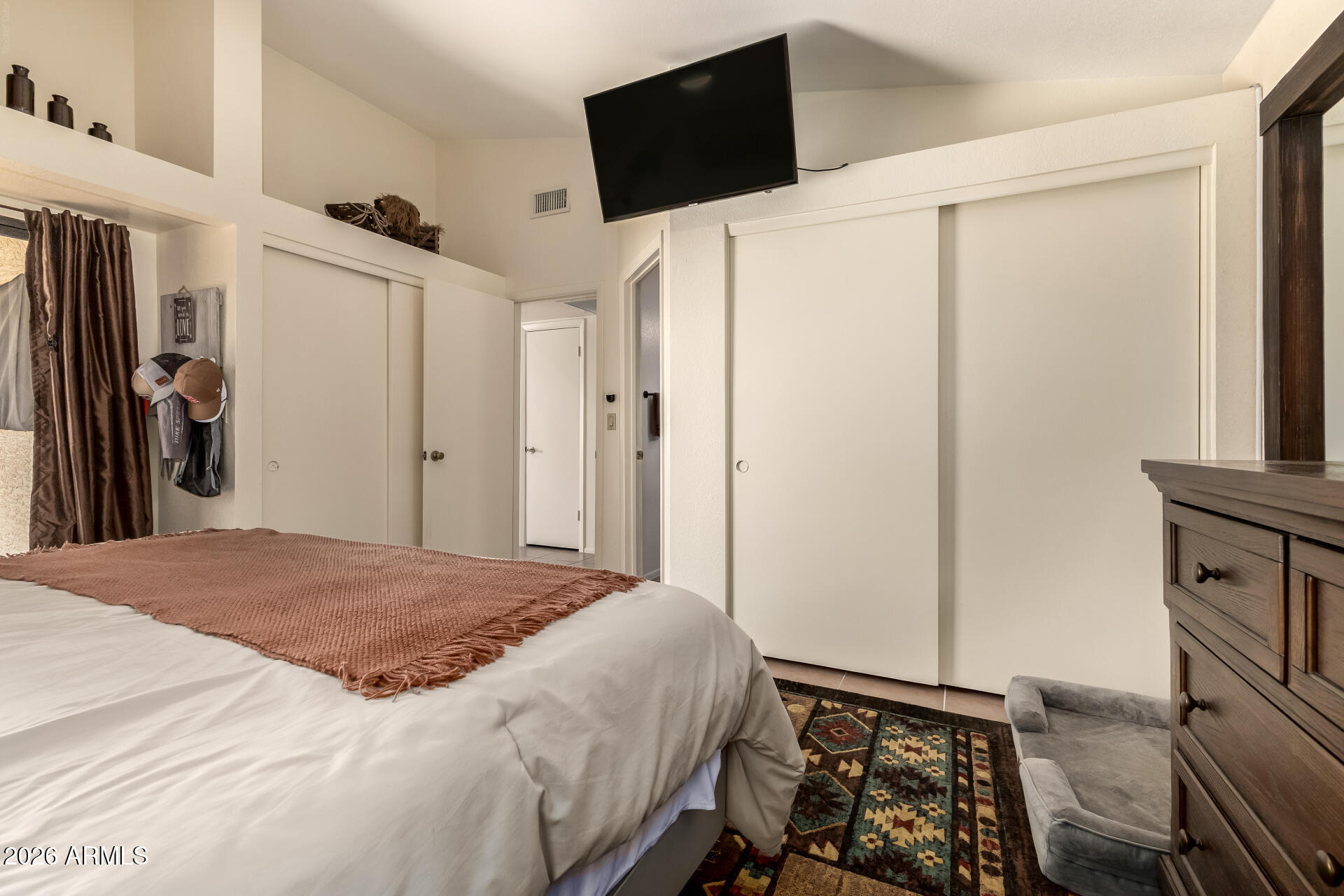 8735 E MORELAND Street