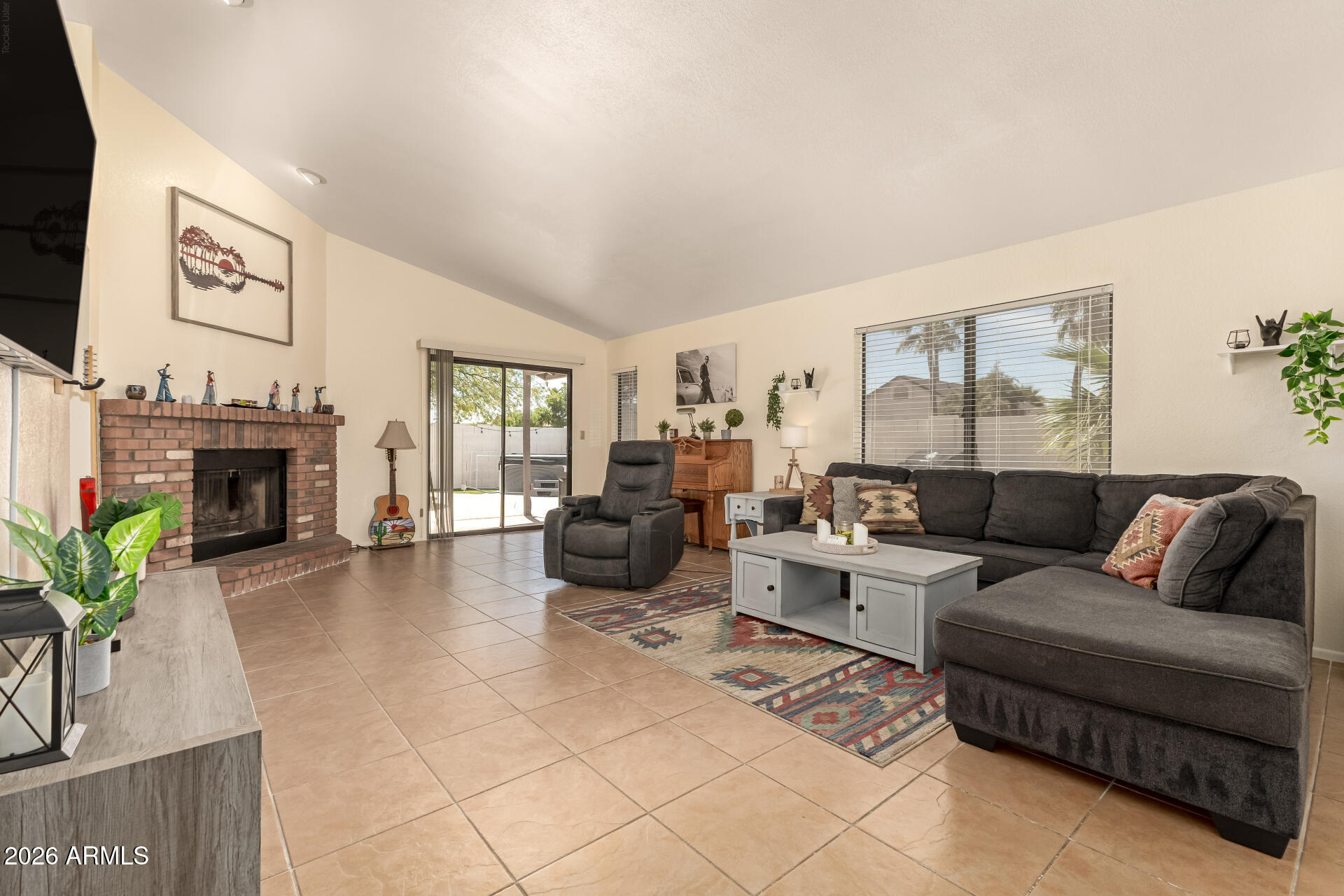 8735 E MORELAND Street