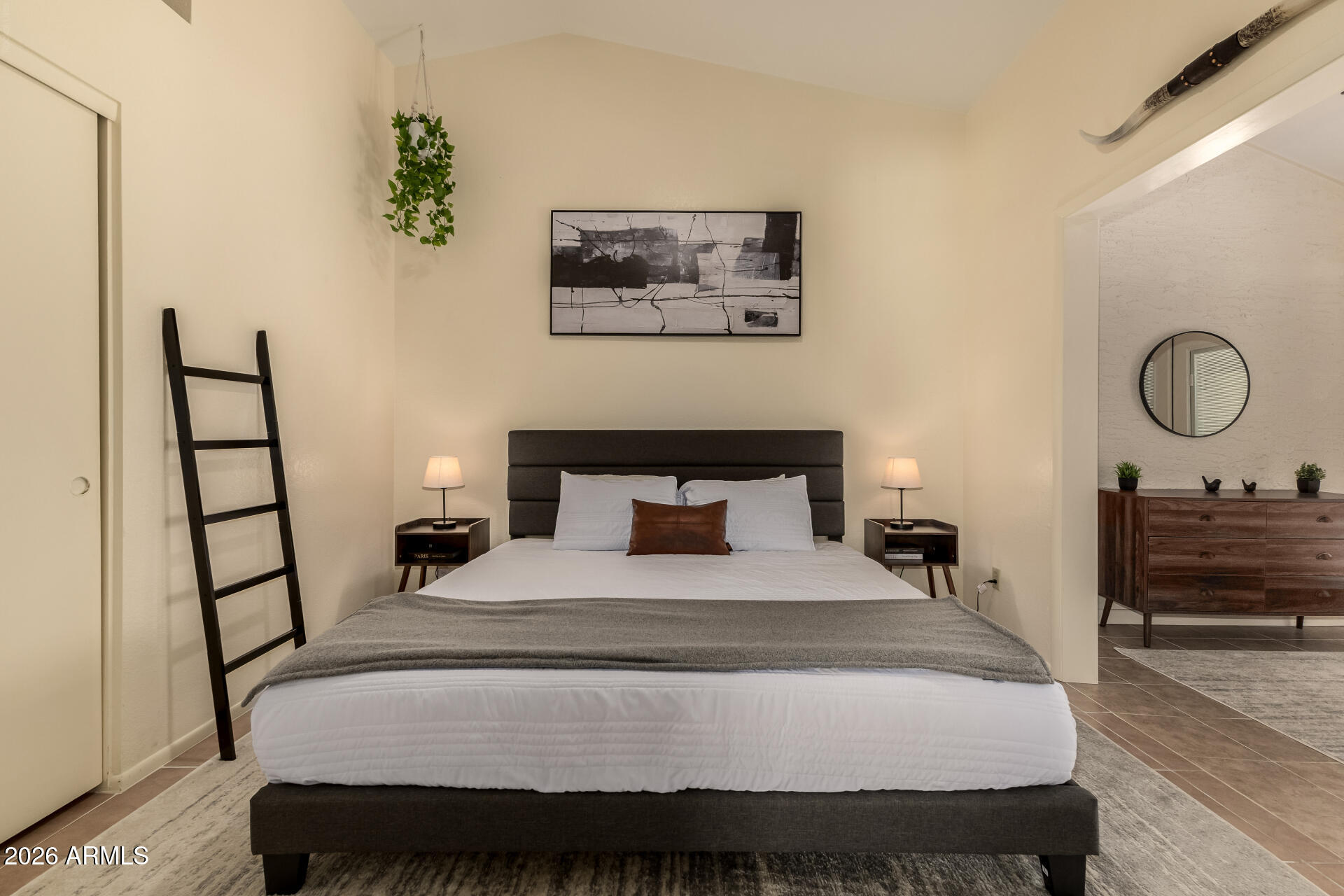 8735 E MORELAND Street