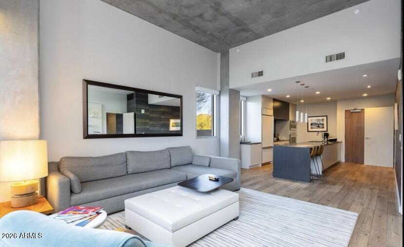 5455 E LINCOLN Drive 2001