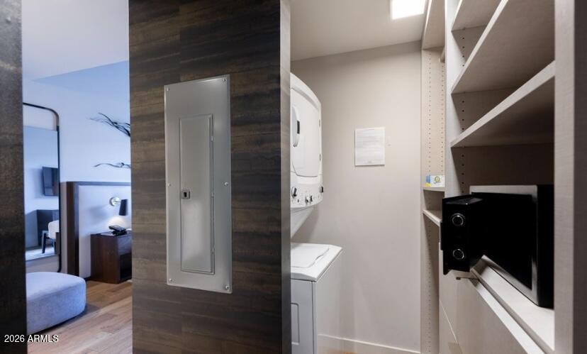 5455 E LINCOLN Drive 2001