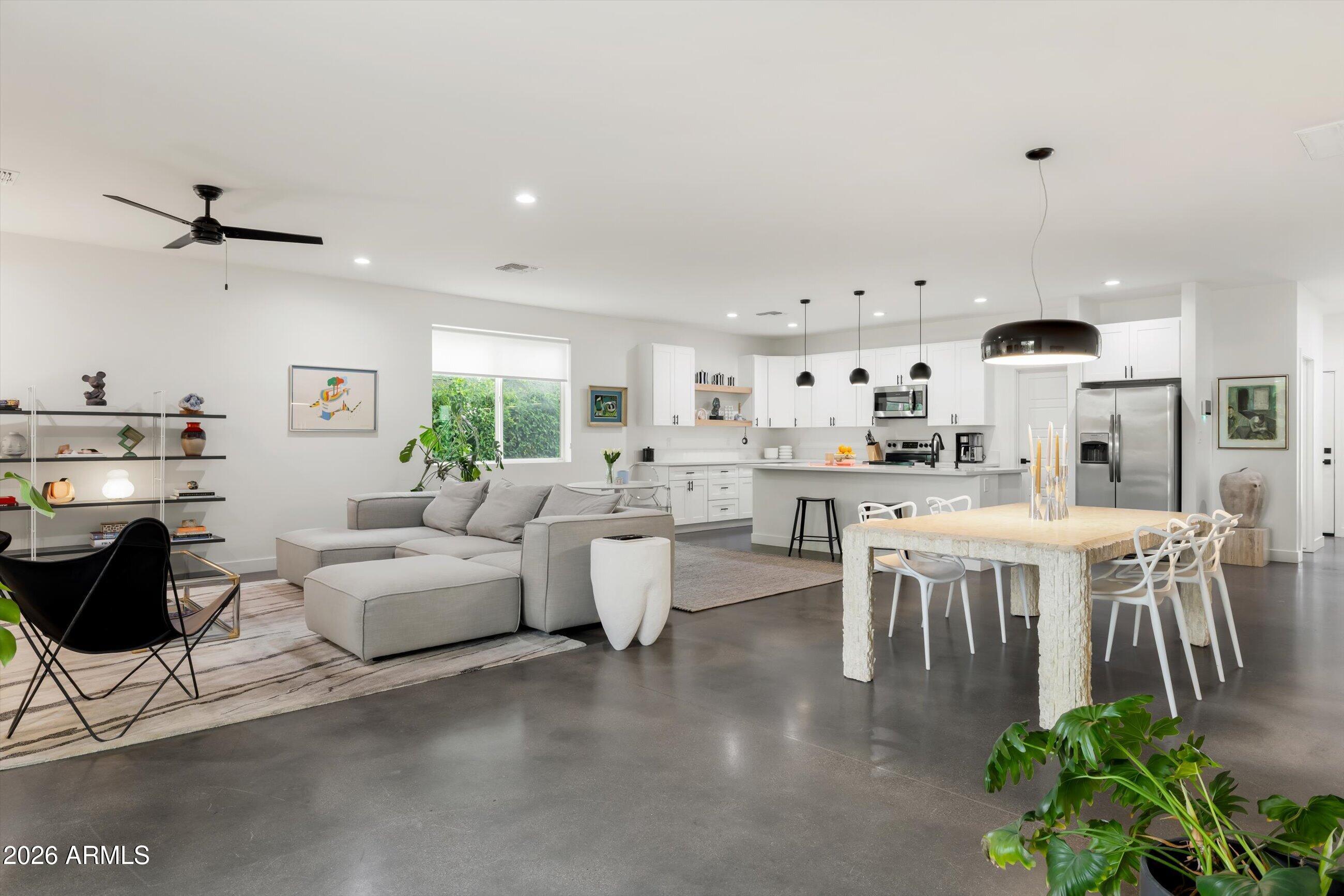 2922 E BLANCHE Drive