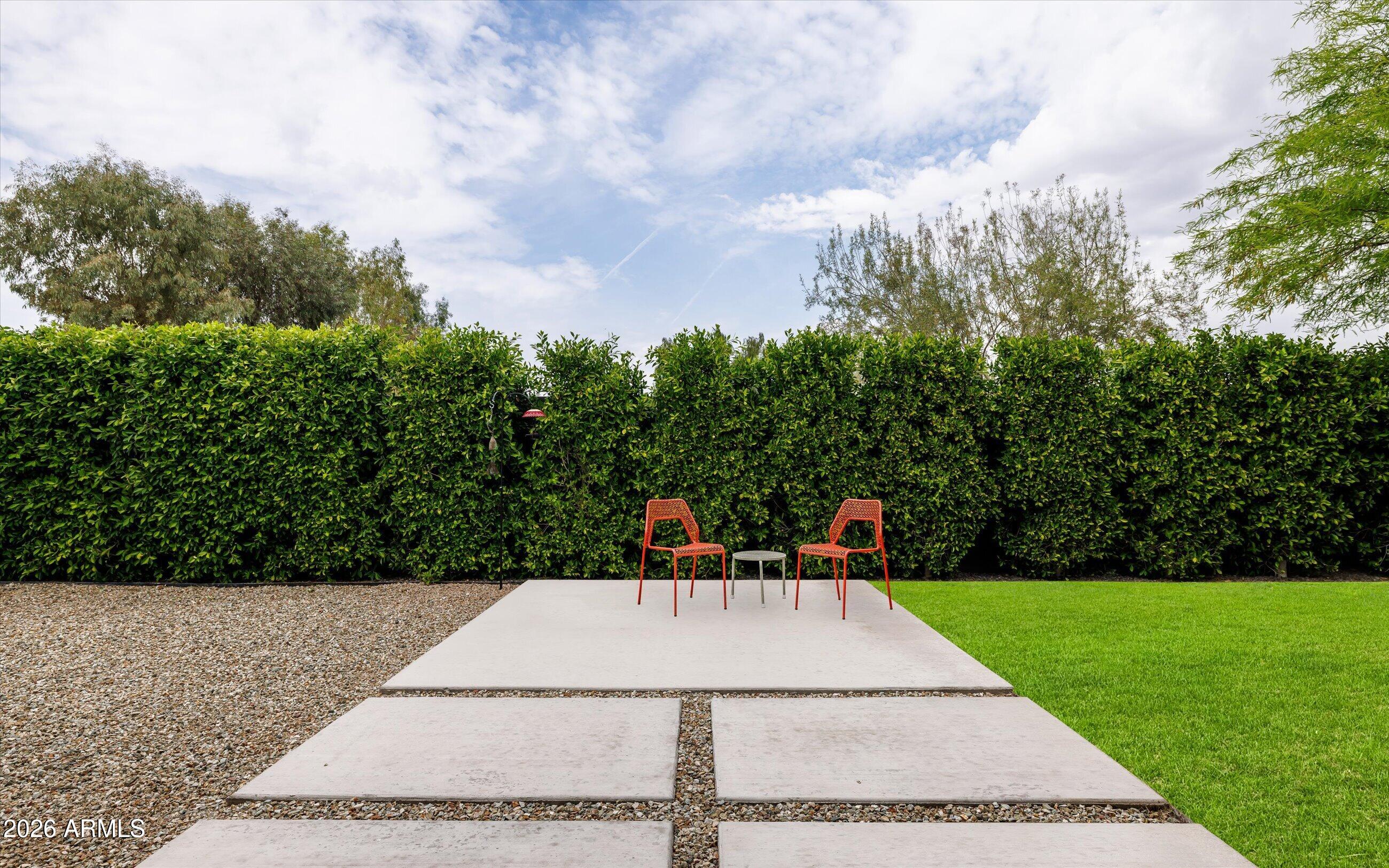 2922 E BLANCHE Drive