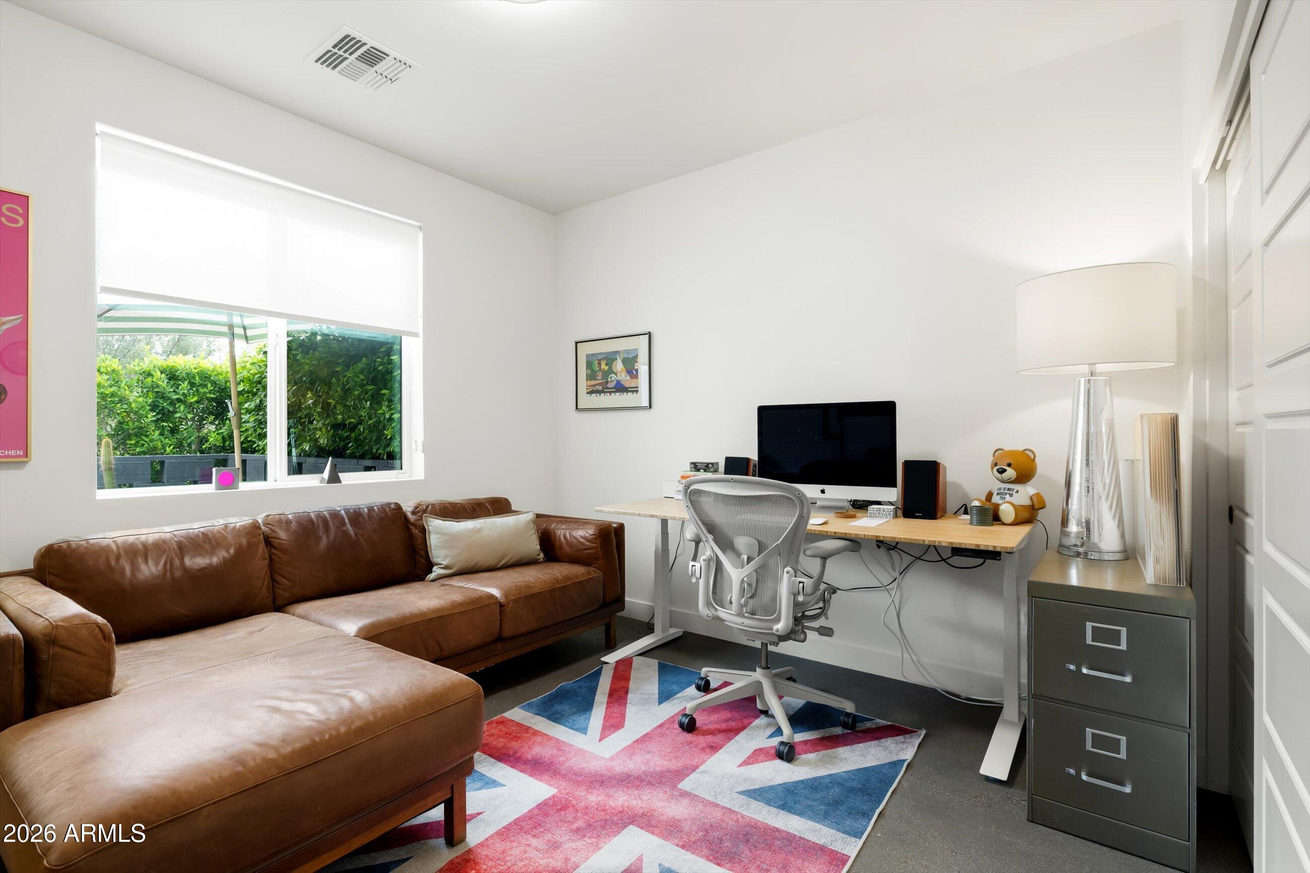 2922 E BLANCHE Drive