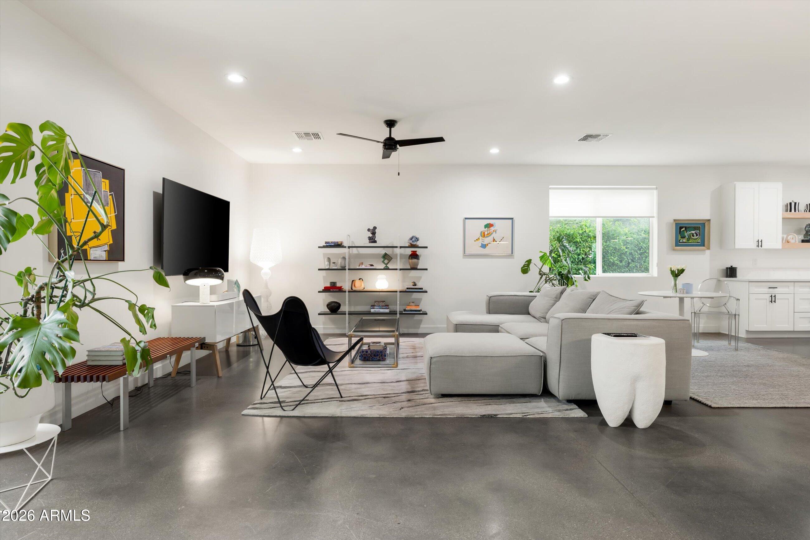 2922 E BLANCHE Drive