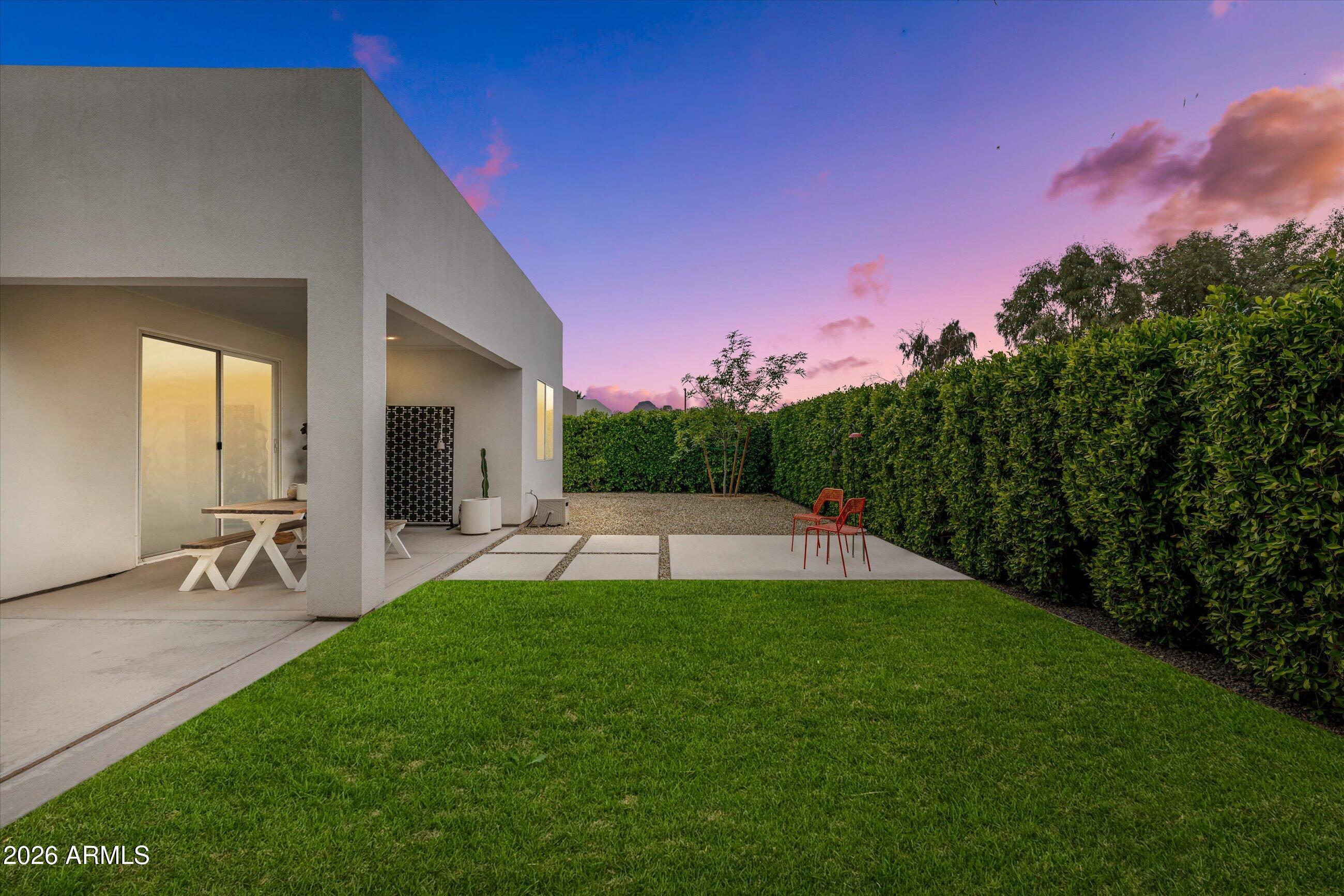 2922 E BLANCHE Drive