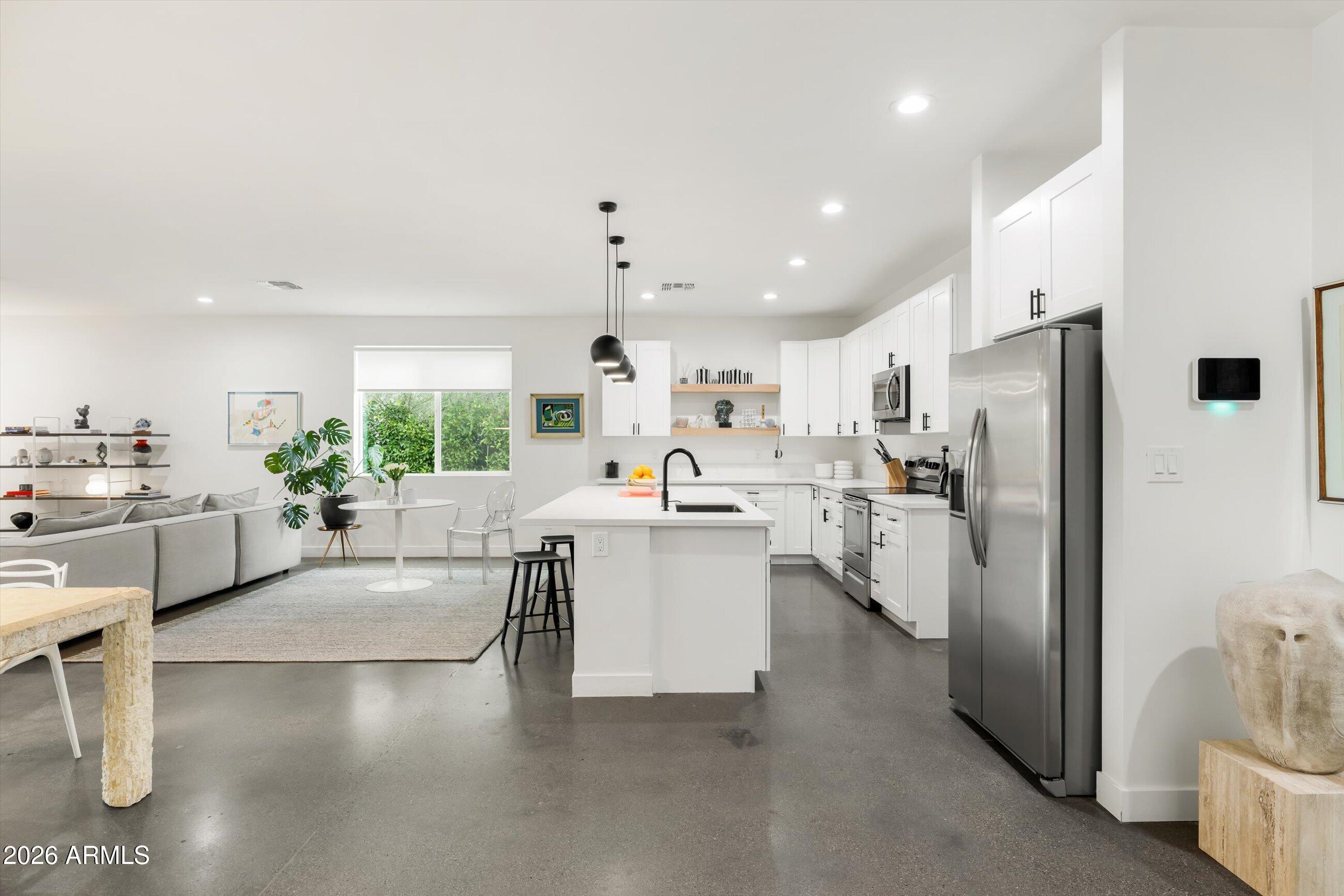 2922 E BLANCHE Drive