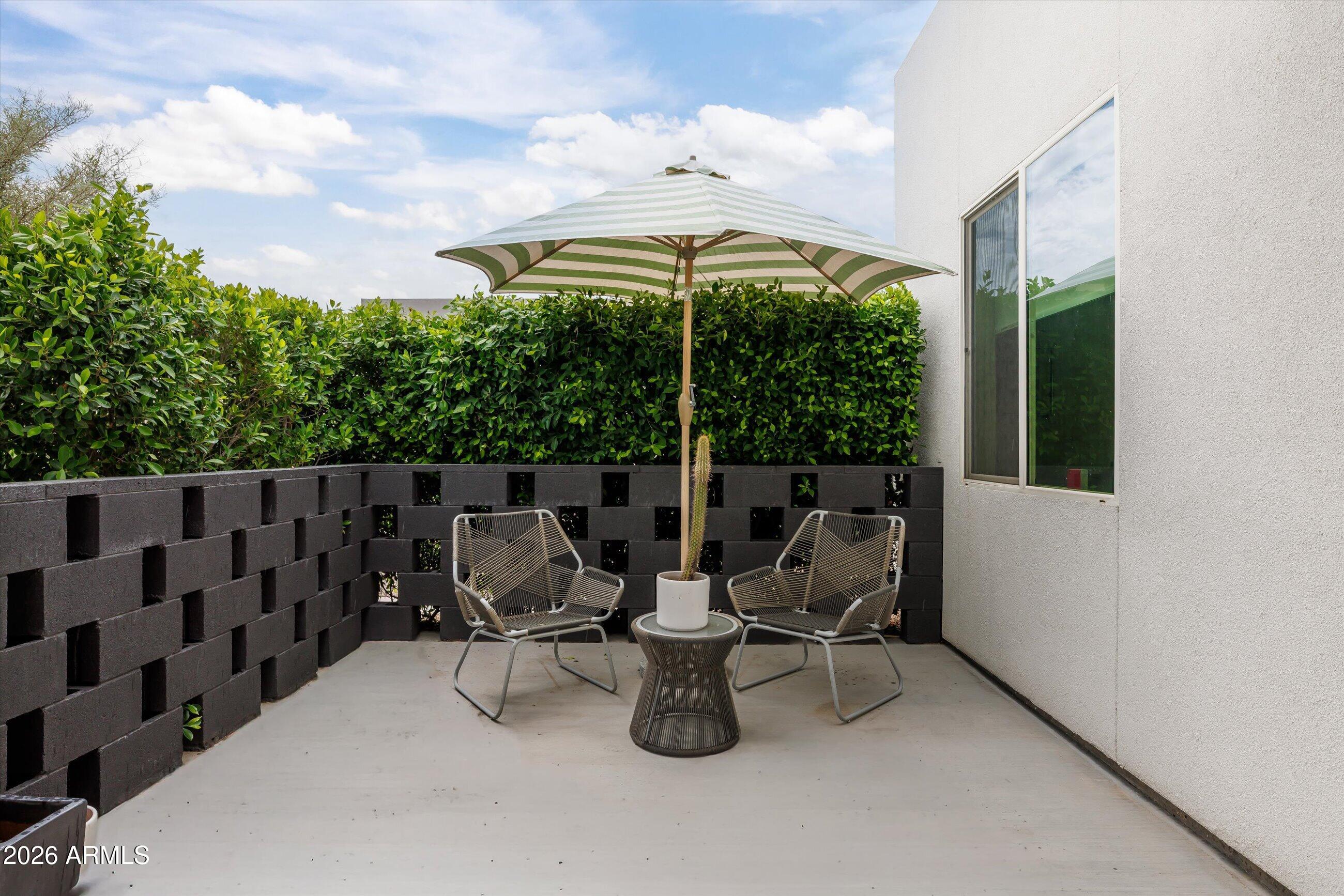 2922 E BLANCHE Drive