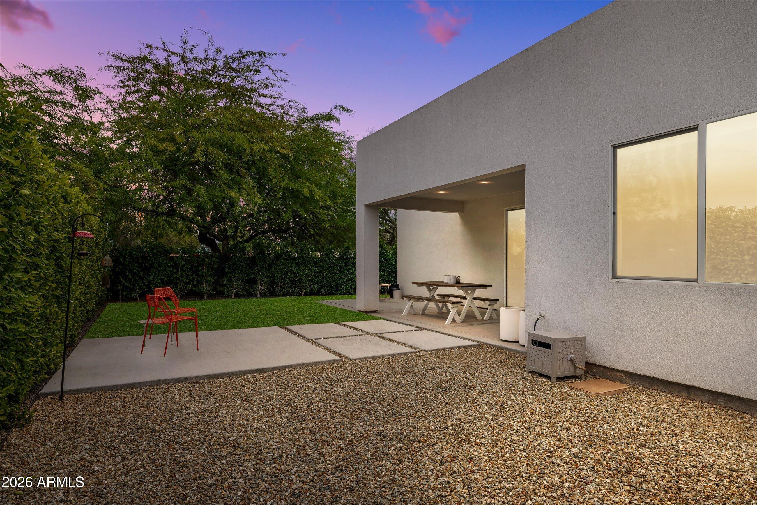 2922 E BLANCHE Drive