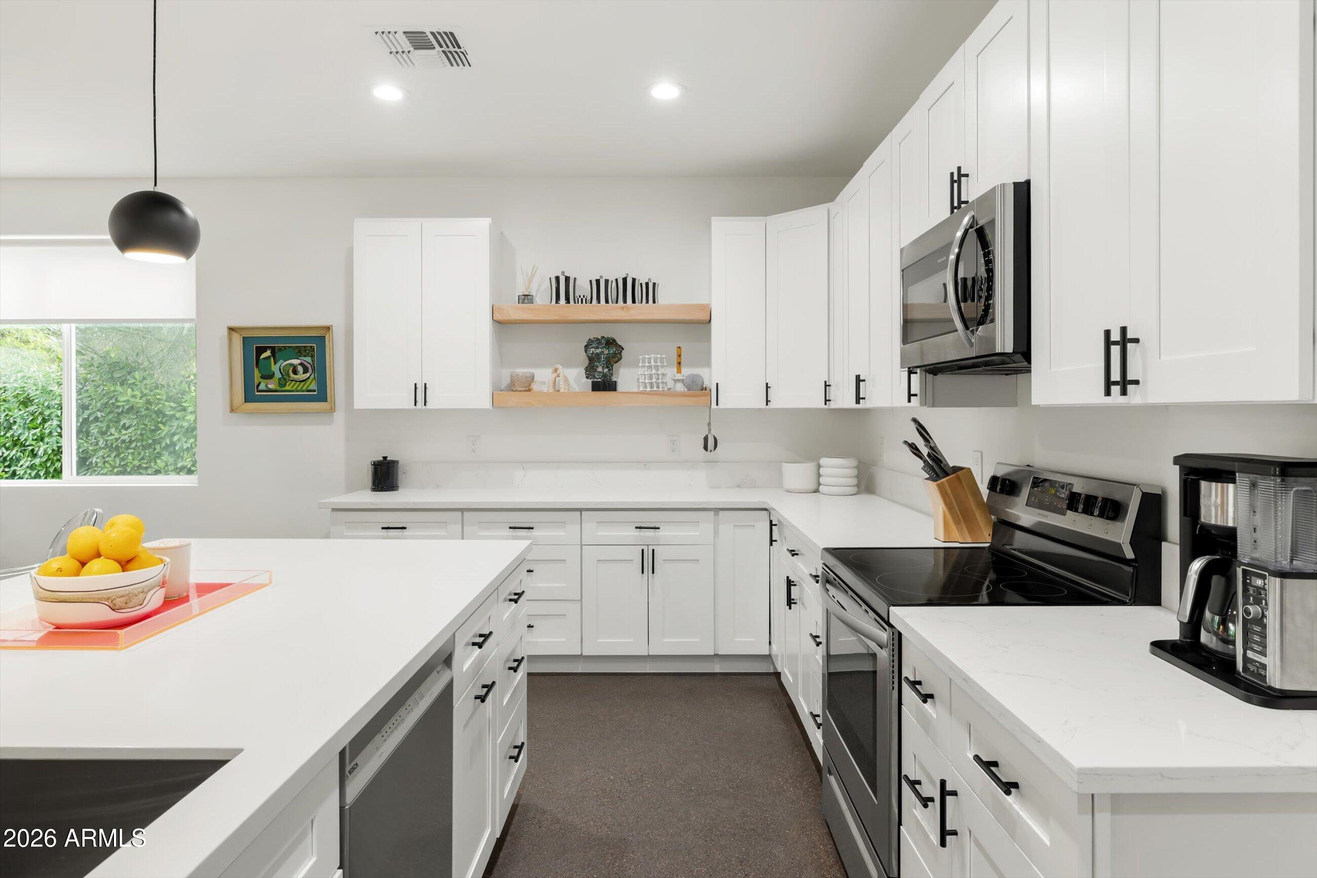 2922 E BLANCHE Drive