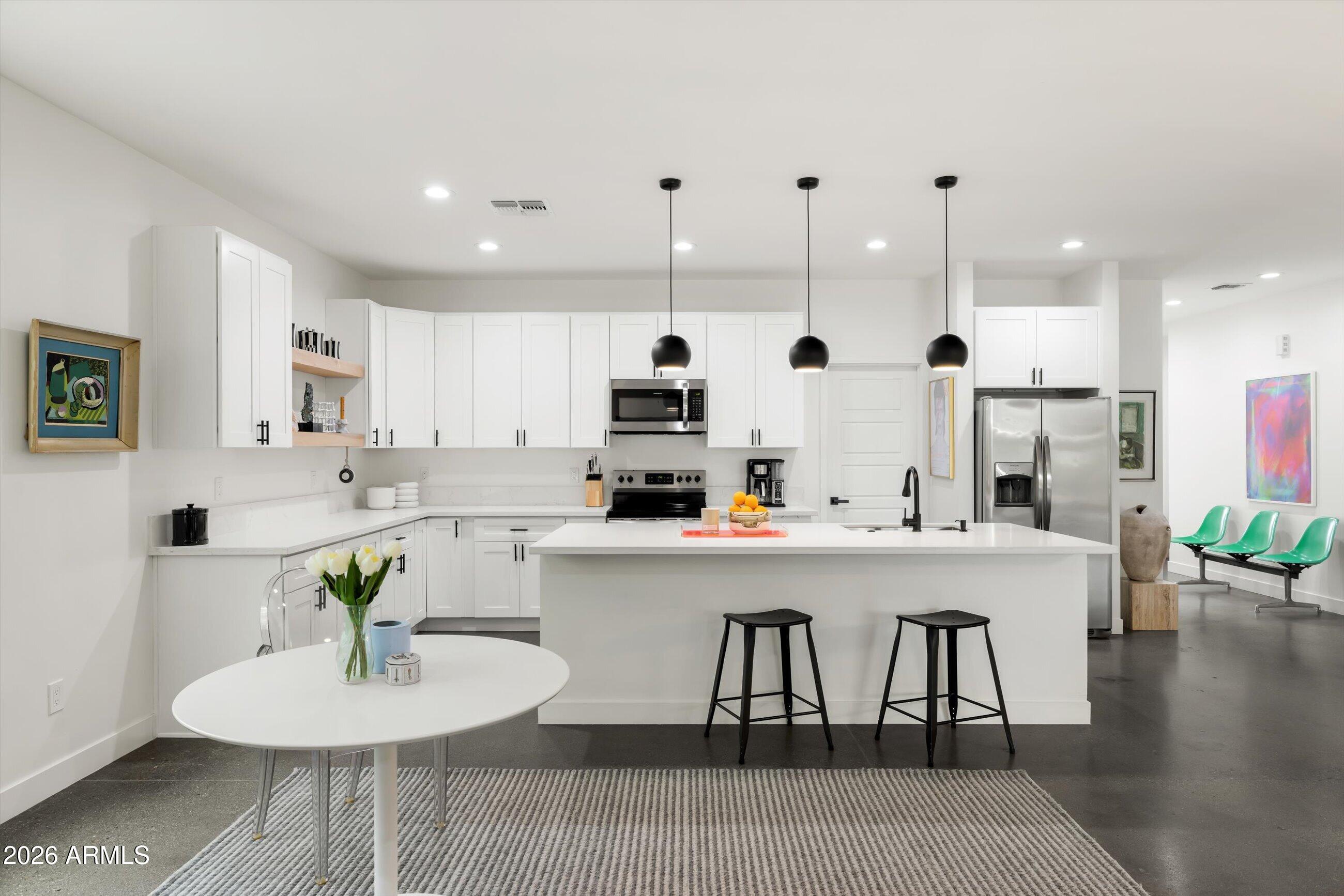 2922 E BLANCHE Drive