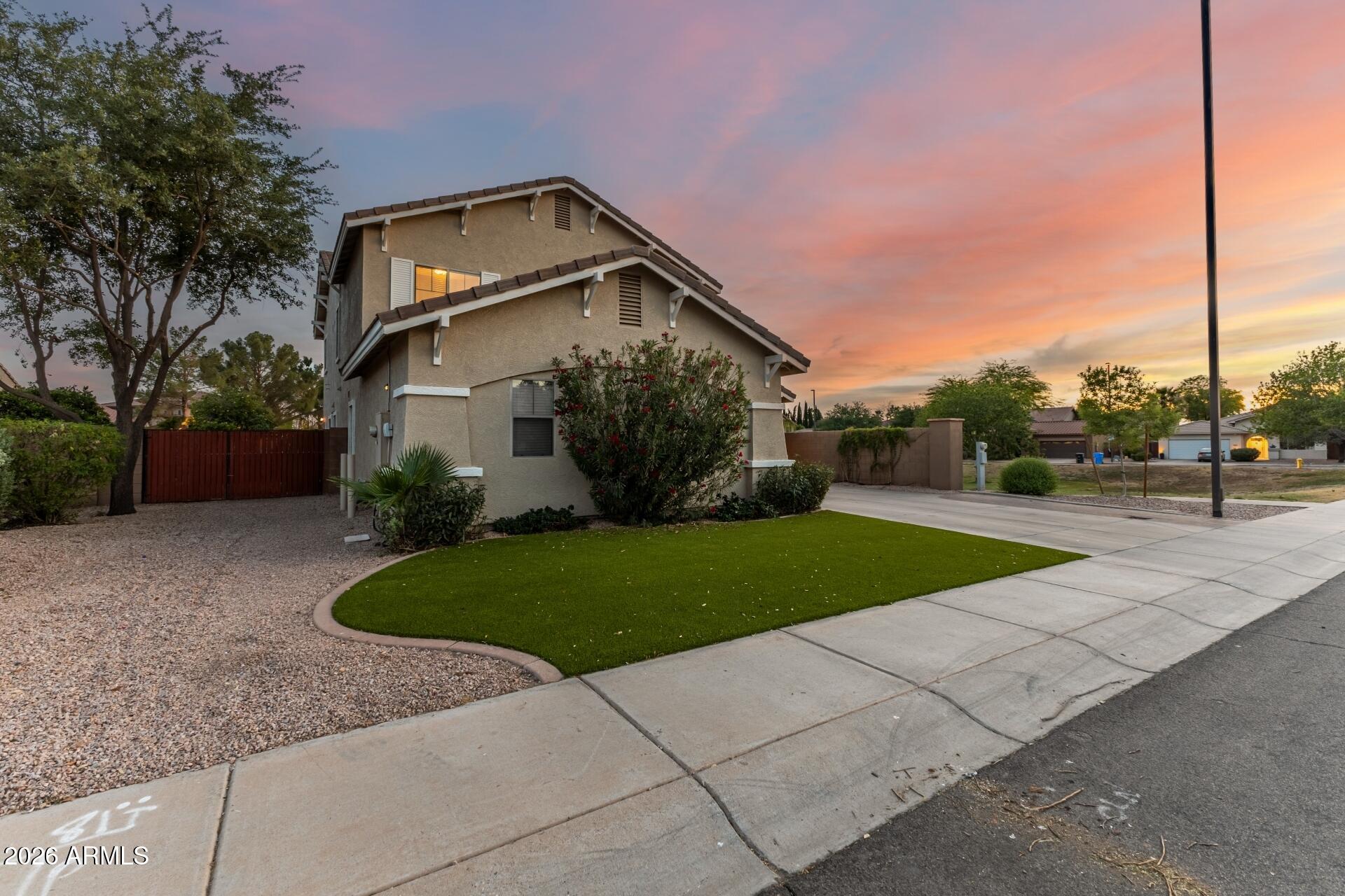 1271 E CANYON CREEK Drive