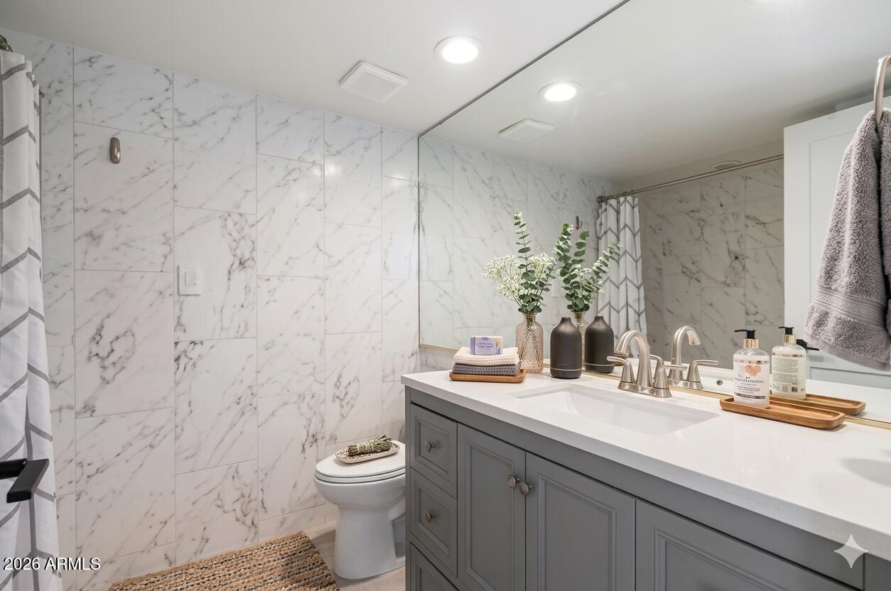 7245 E BUENA TERRA Way