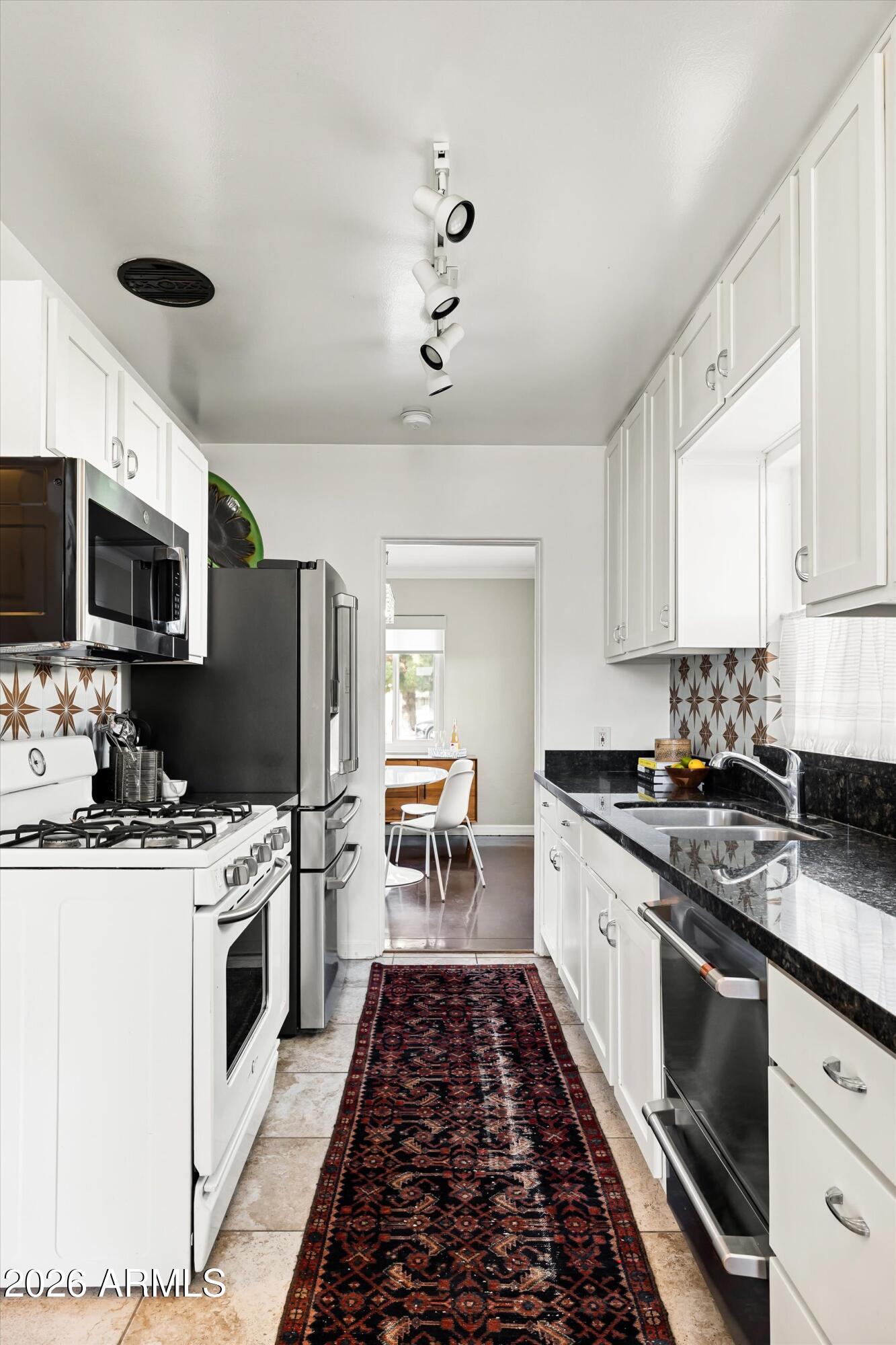 537 W VIRGINIA Avenue