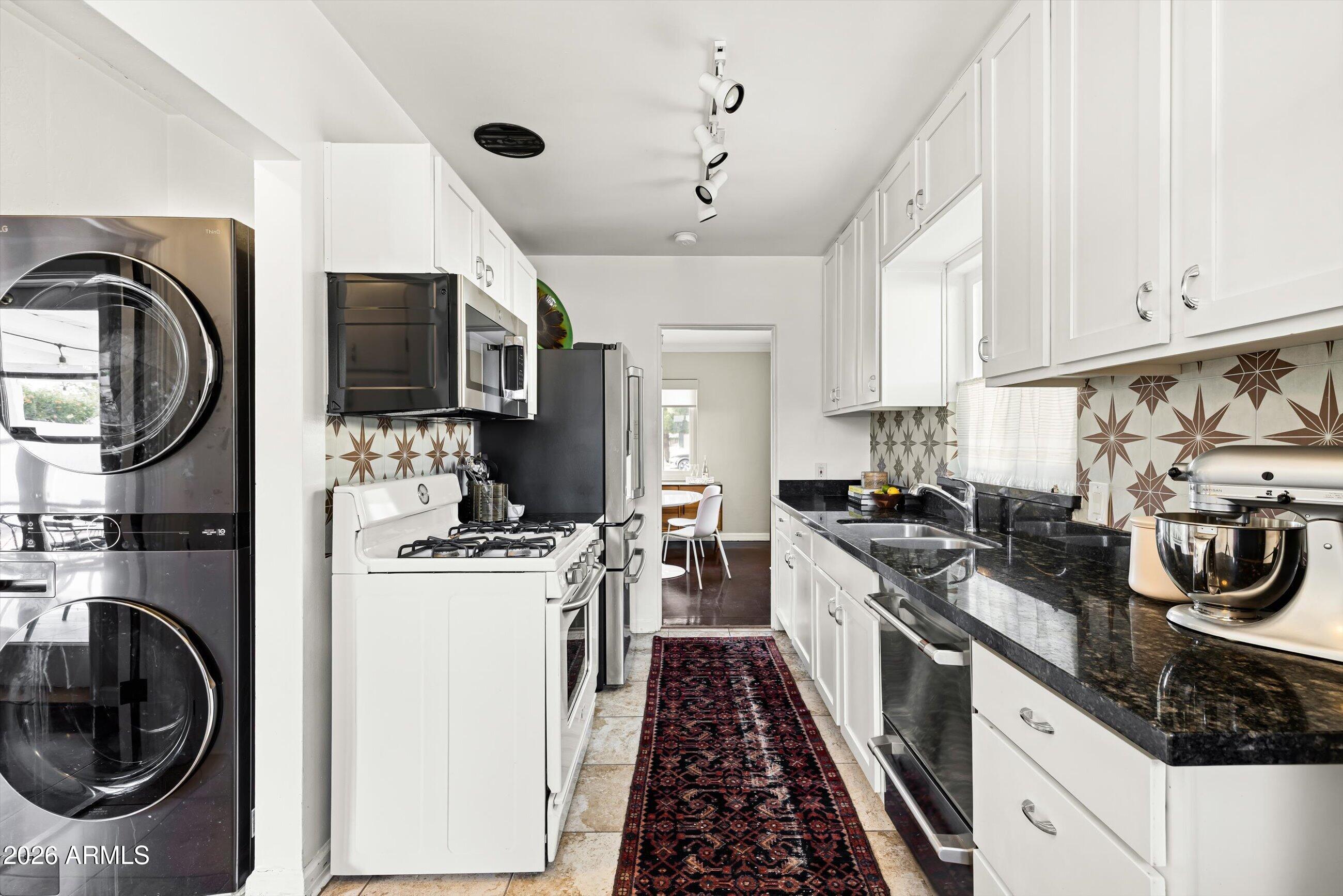 537 W VIRGINIA Avenue