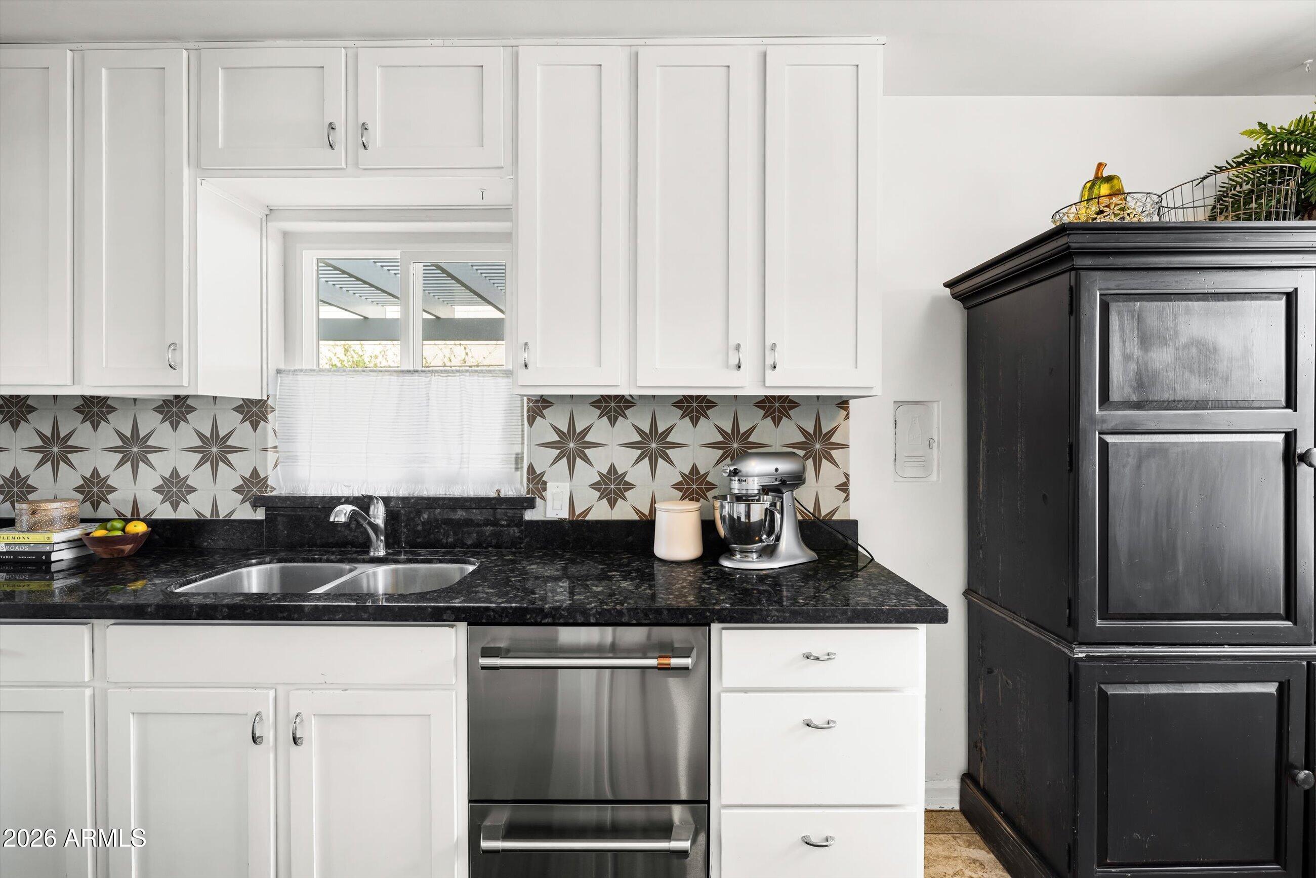 537 W VIRGINIA Avenue