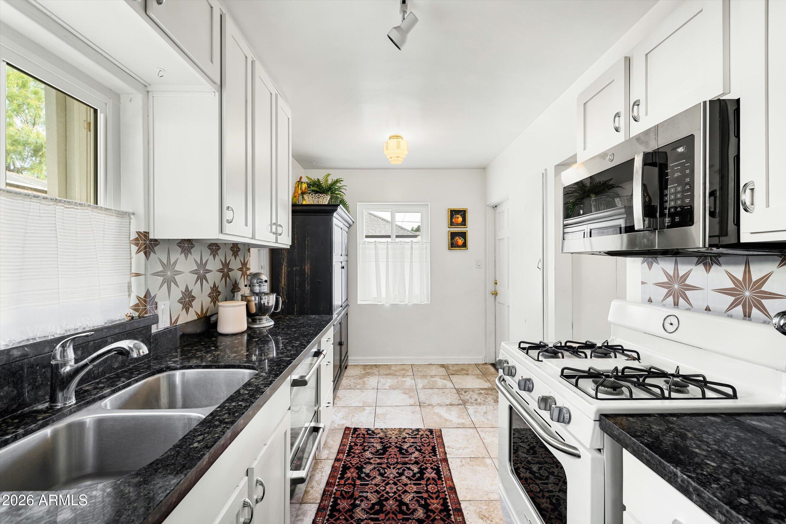 537 W VIRGINIA Avenue