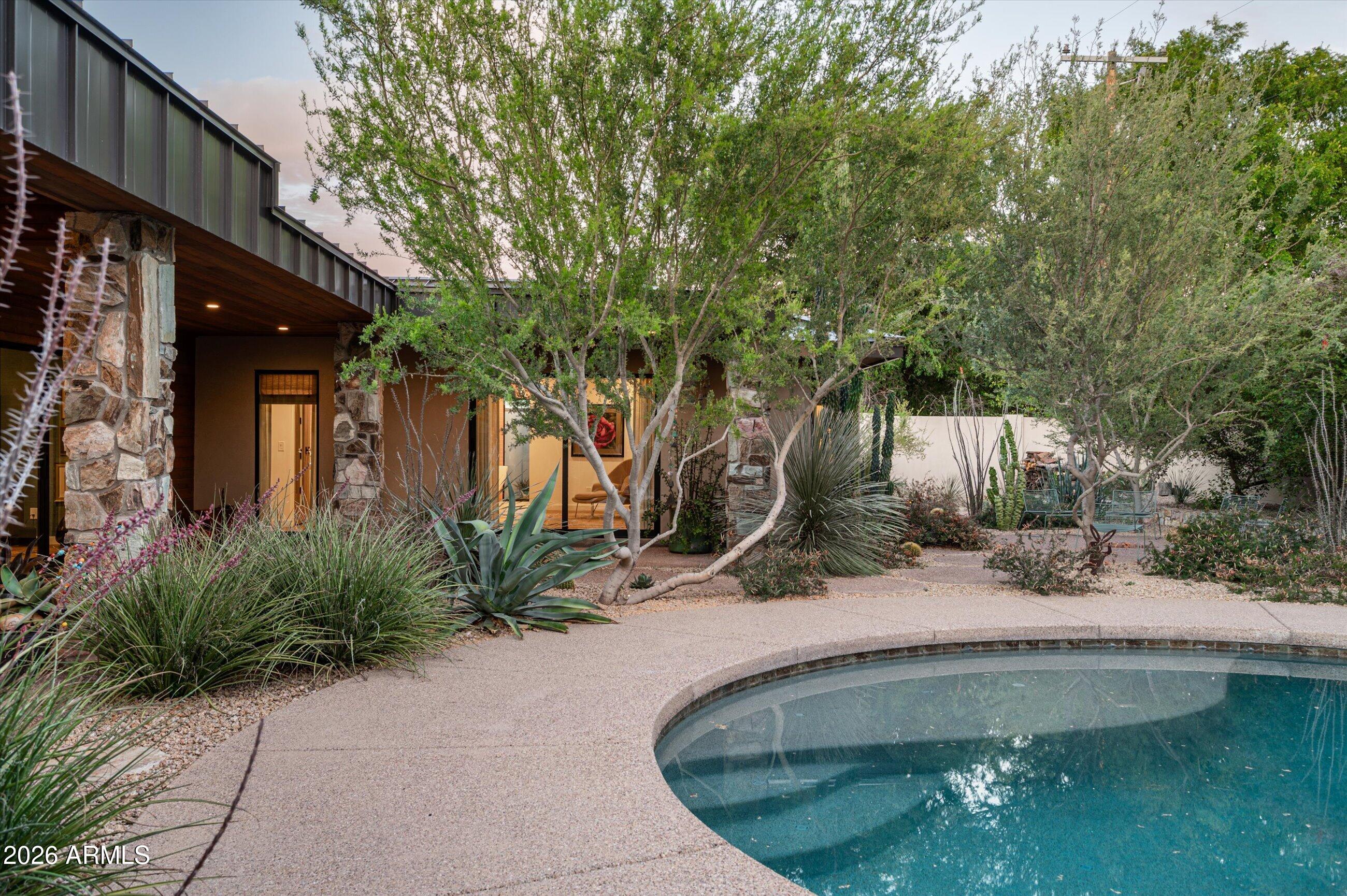 515 W ORANGEWOOD Avenue