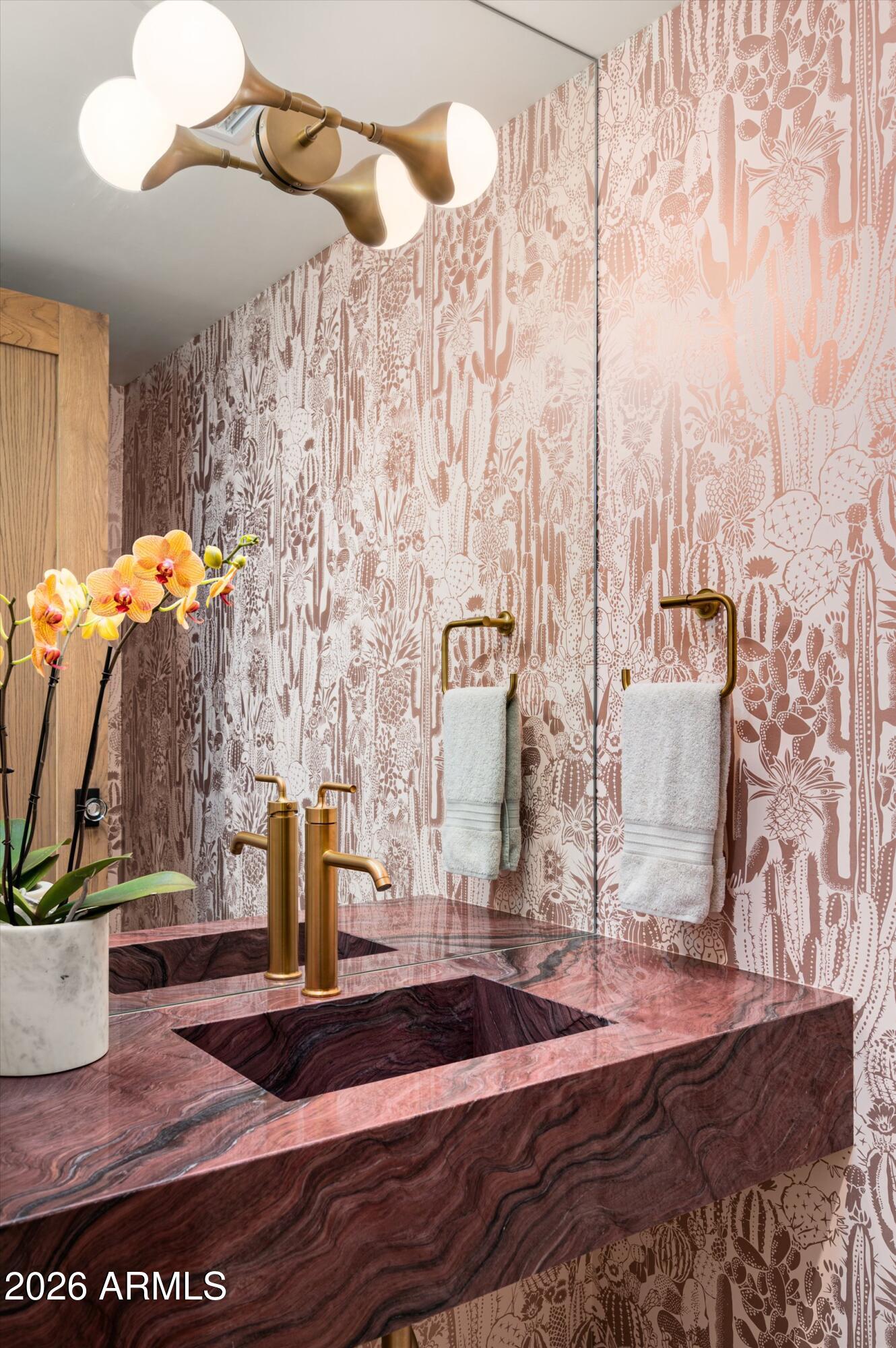 515 W ORANGEWOOD Avenue