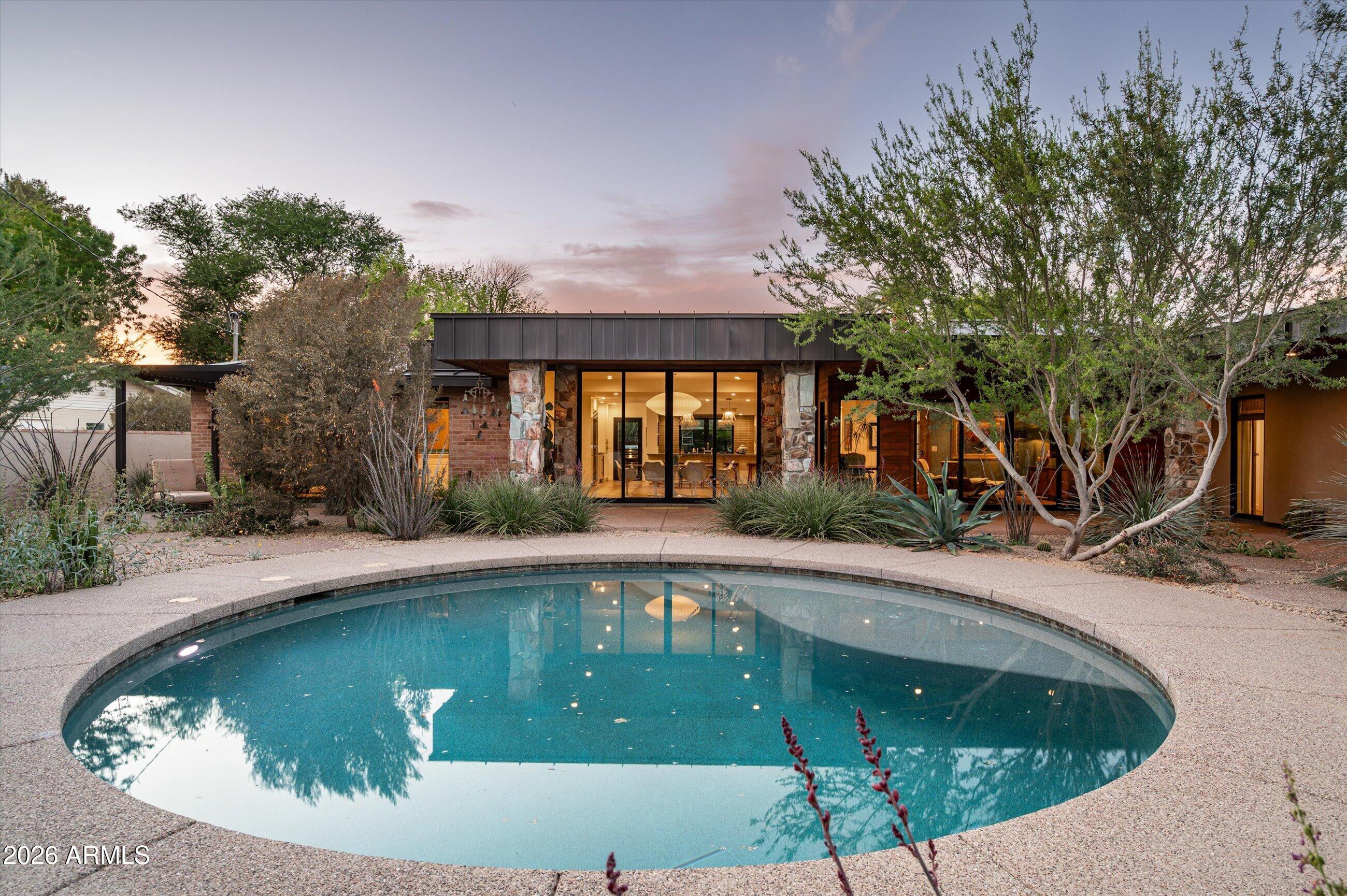 515 W ORANGEWOOD Avenue