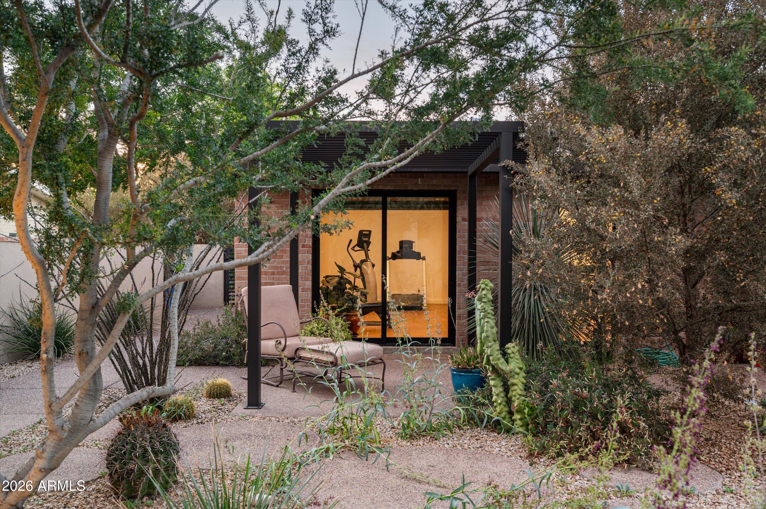 515 W ORANGEWOOD Avenue