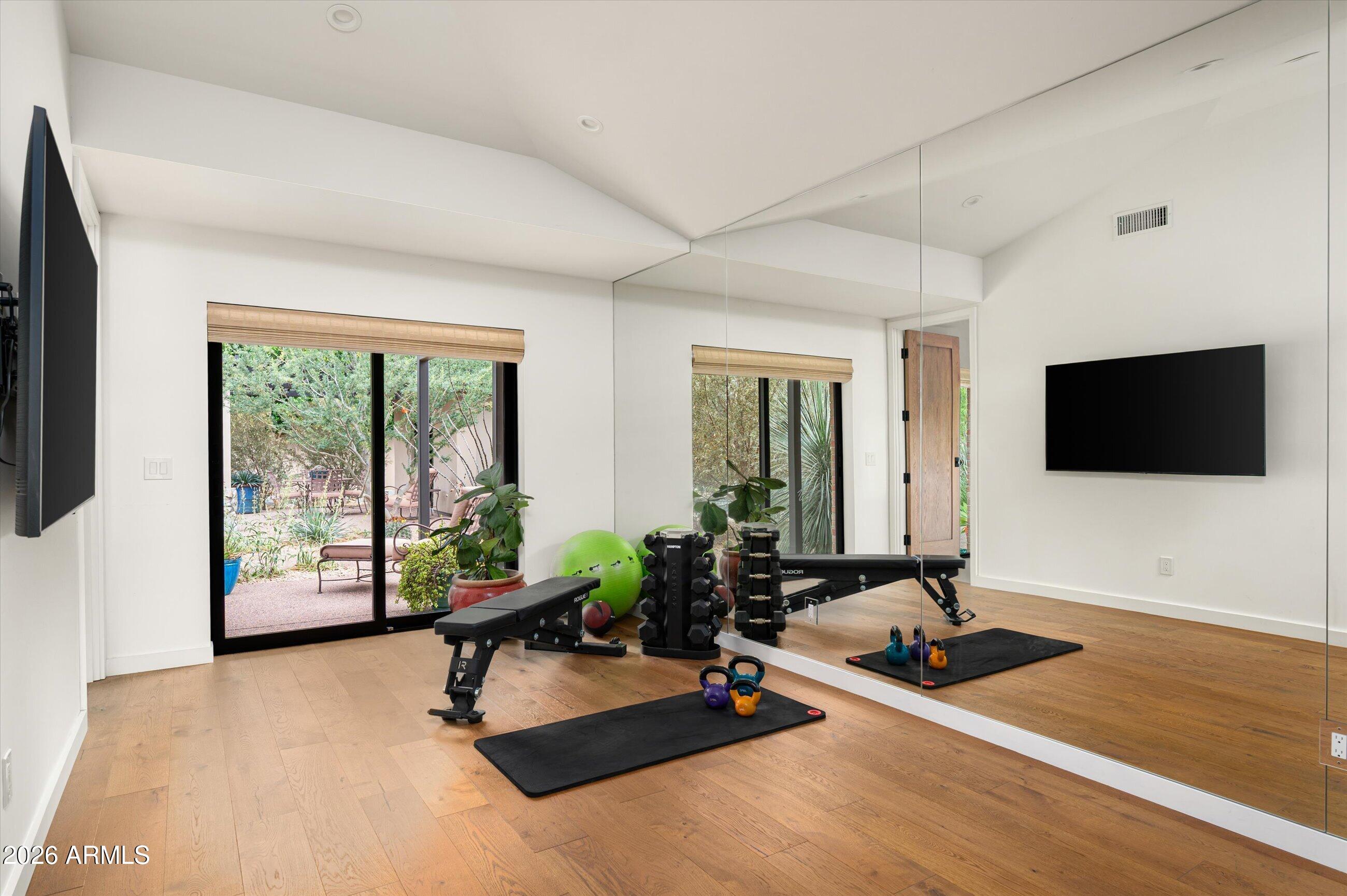 515 W ORANGEWOOD Avenue