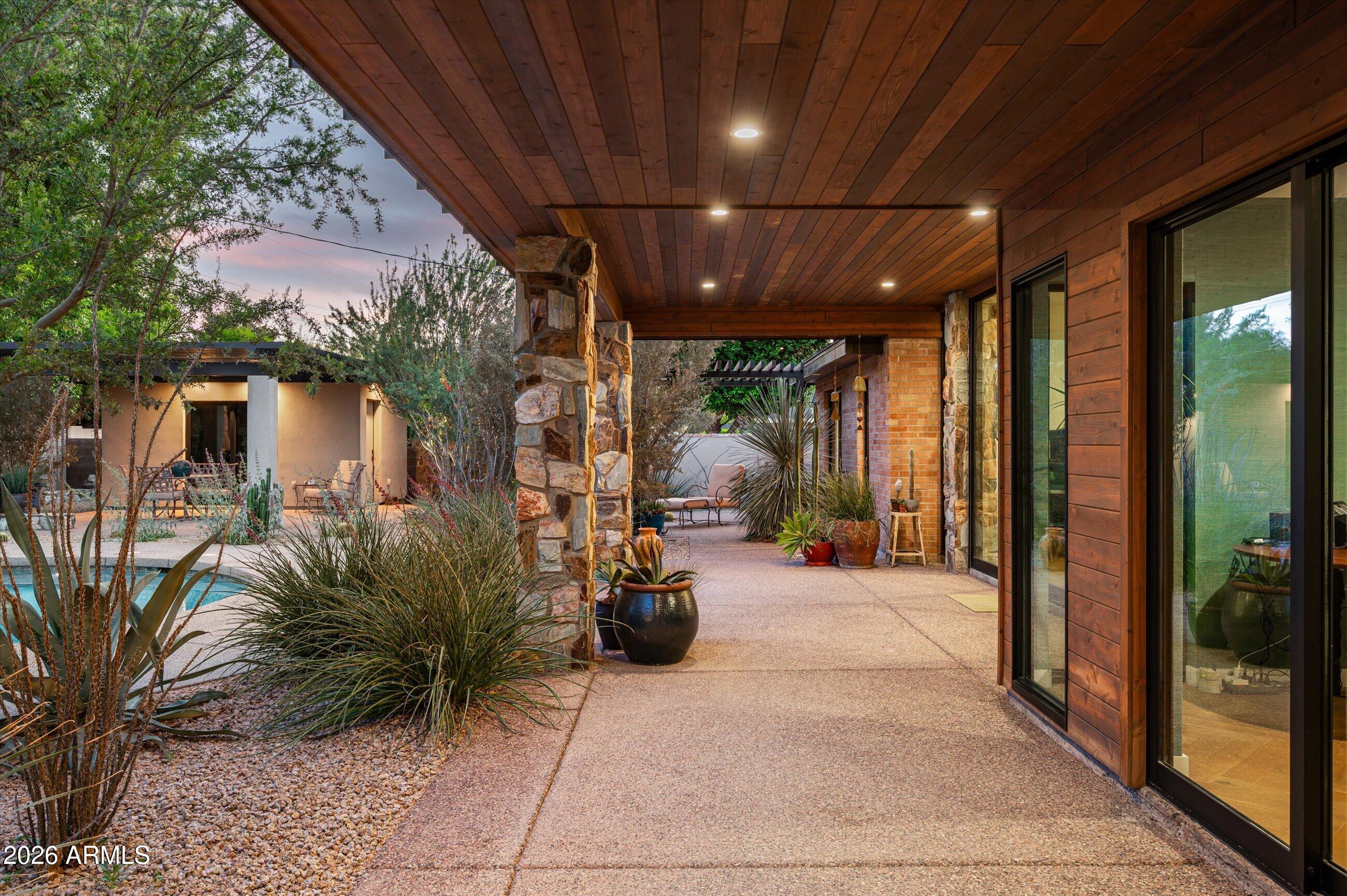 515 W ORANGEWOOD Avenue