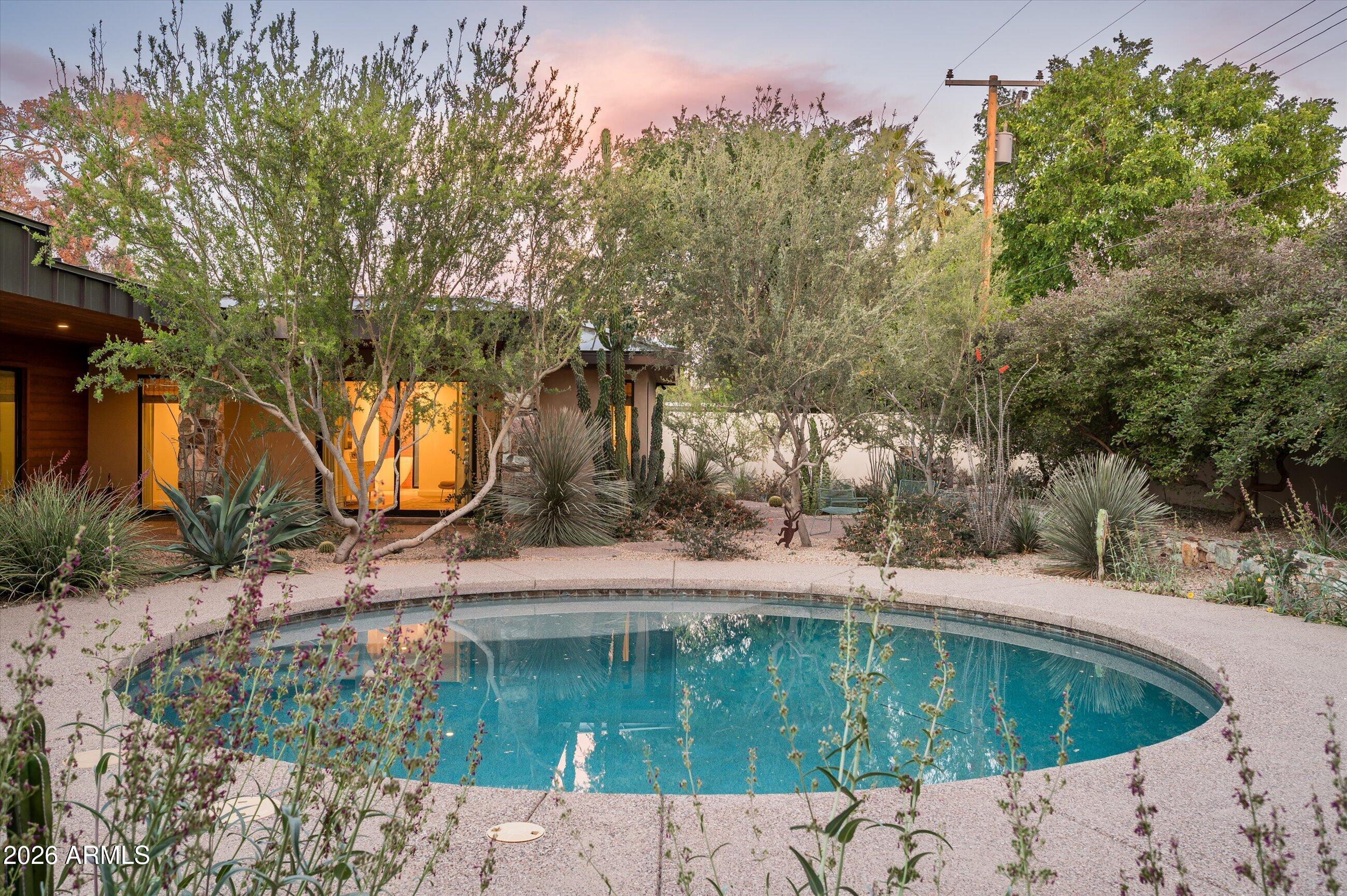 515 W ORANGEWOOD Avenue