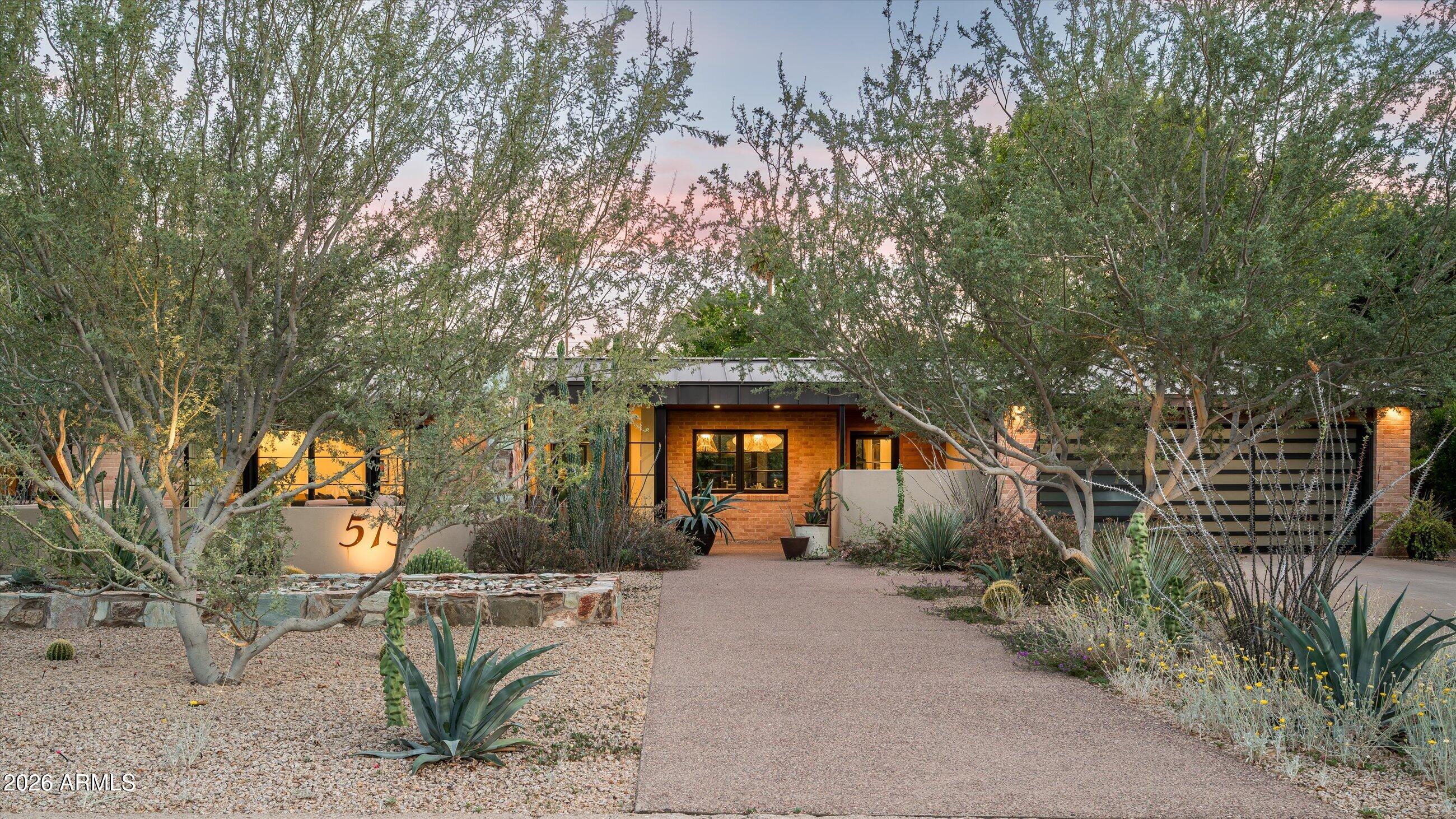 515 W ORANGEWOOD Avenue