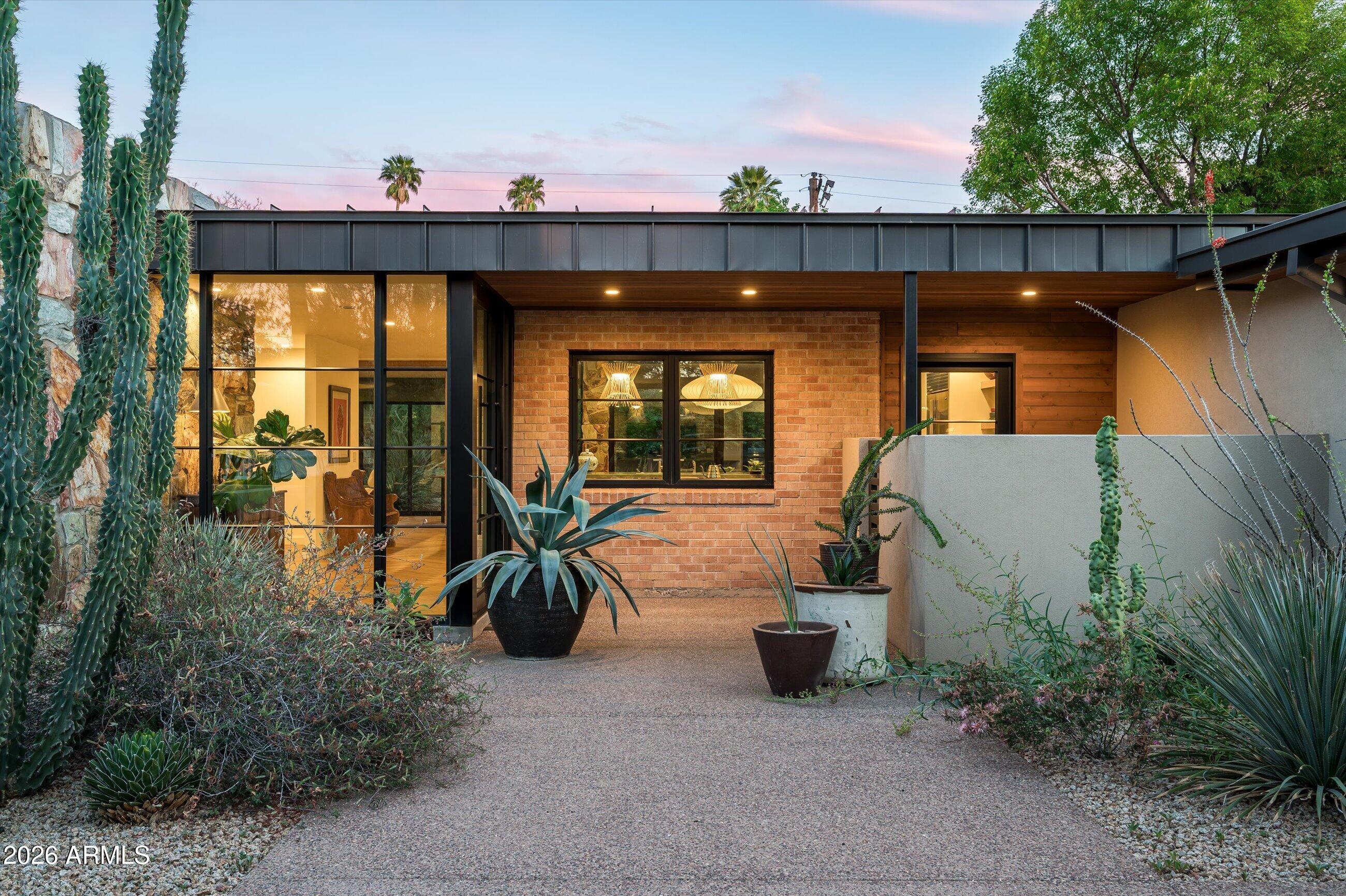 515 W ORANGEWOOD Avenue