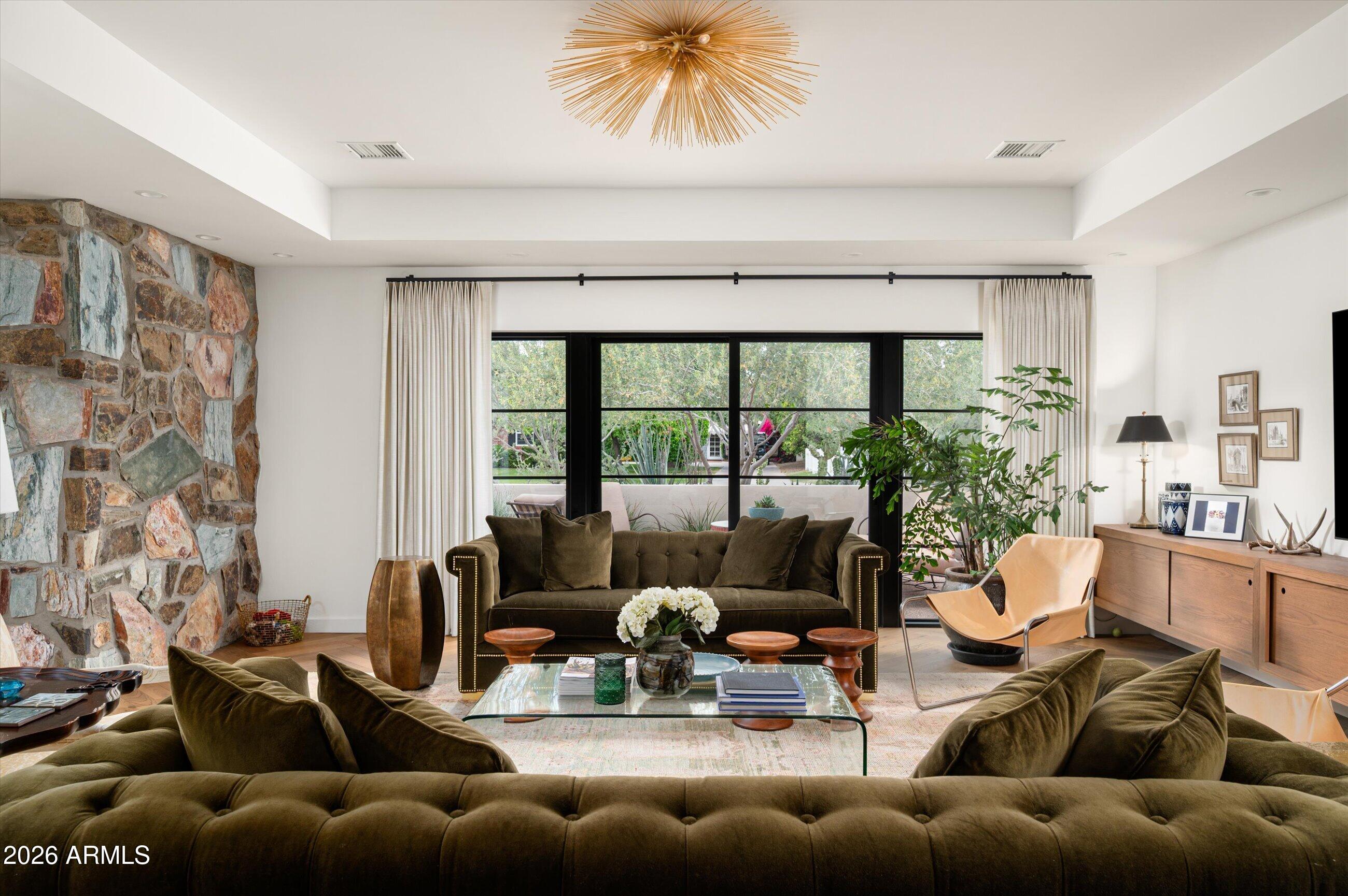 515 W ORANGEWOOD Avenue