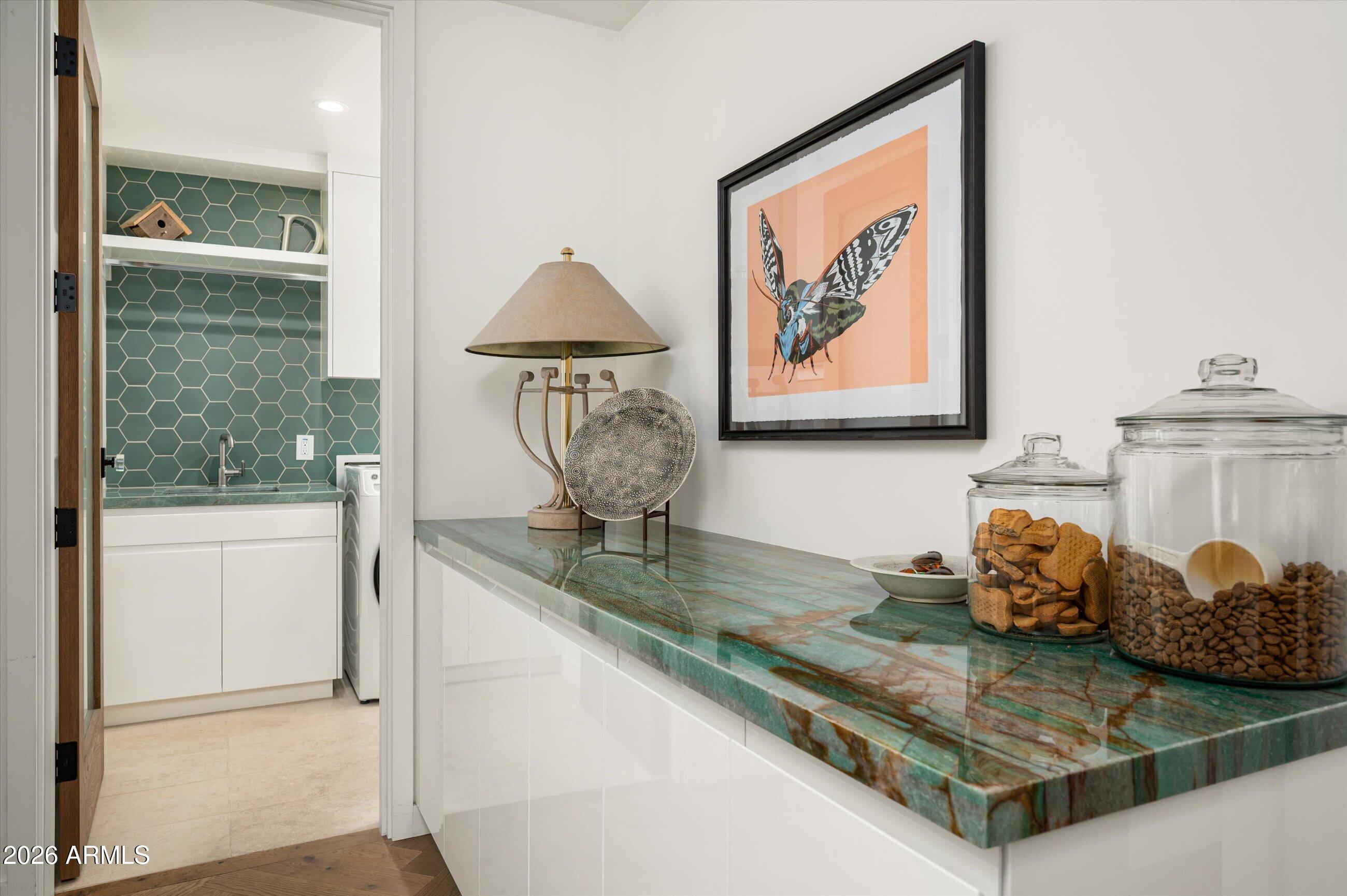 515 W ORANGEWOOD Avenue