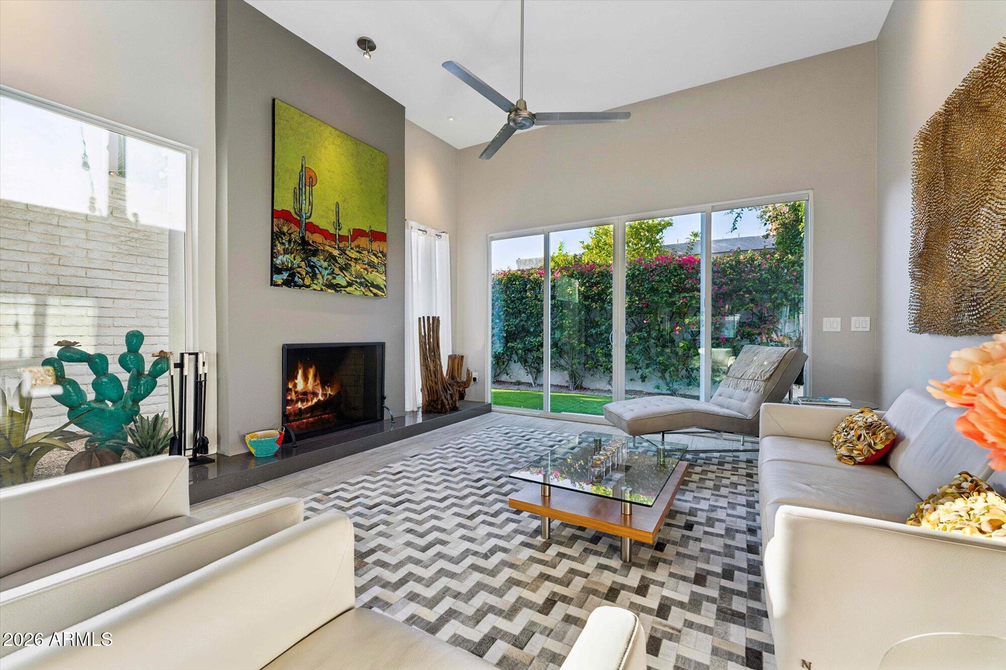 8626 E Via De La Escuela