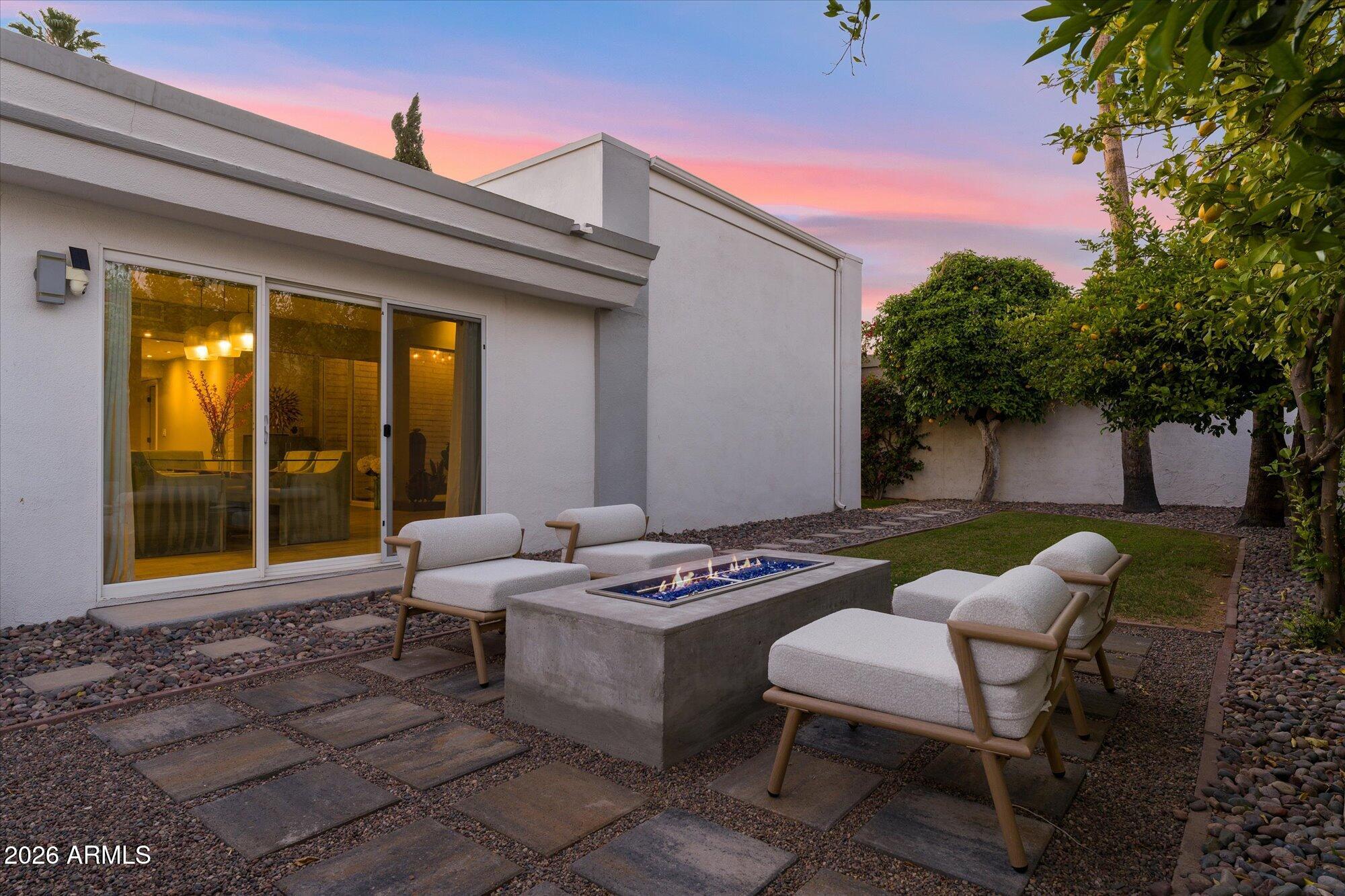 8626 E Via De La Escuela