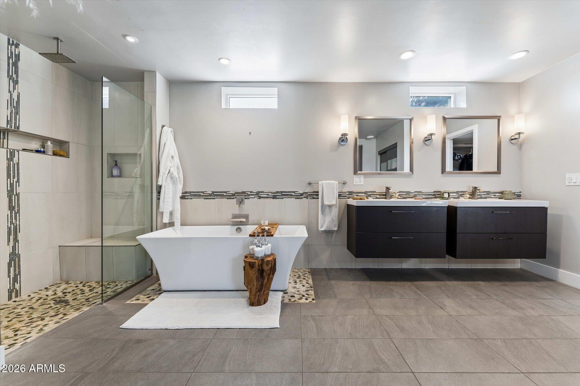 8626 E Via De La Escuela