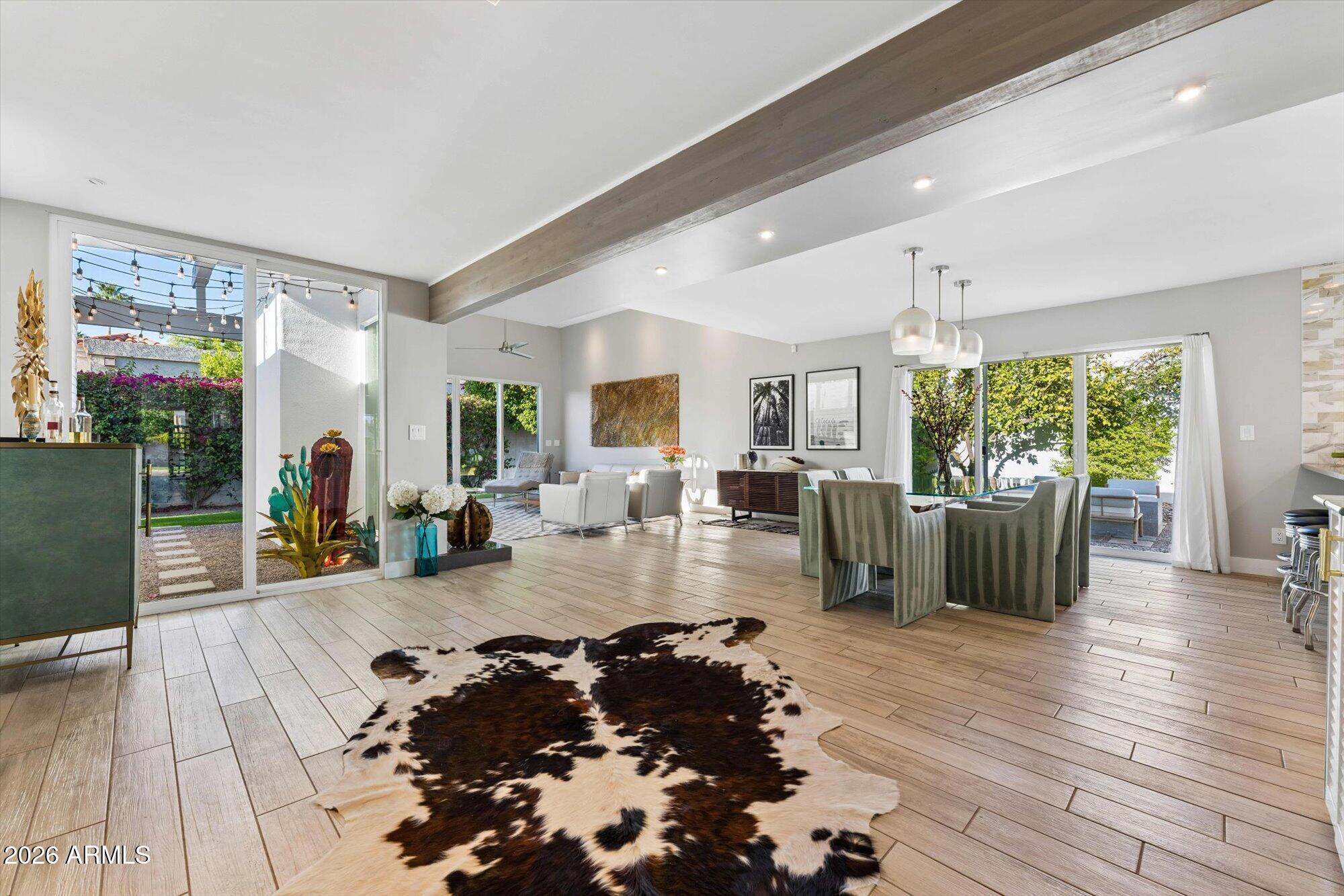 8626 E Via De La Escuela