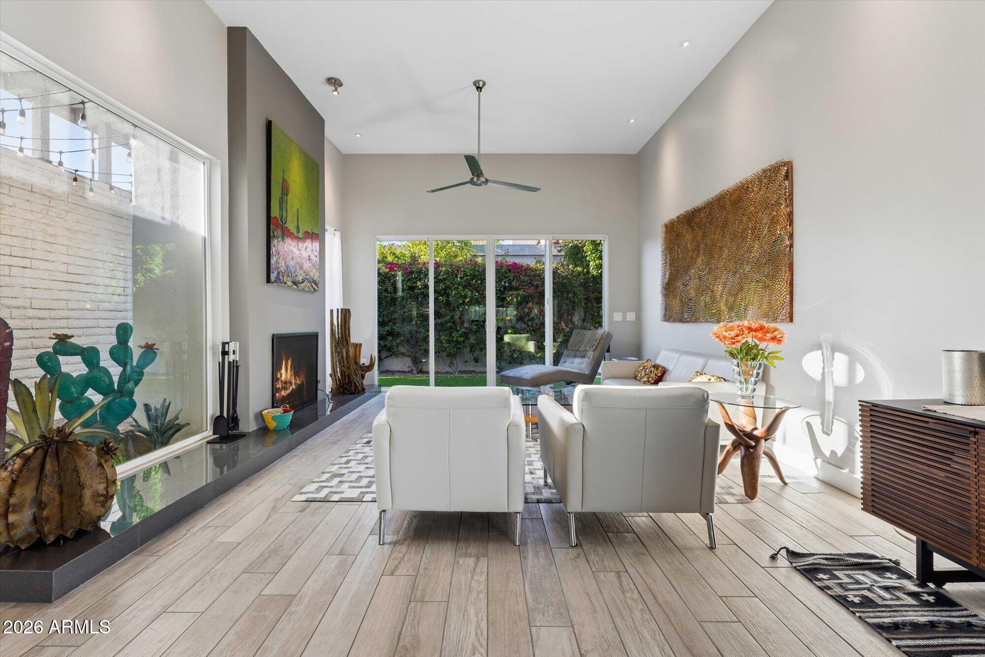 8626 E Via De La Escuela