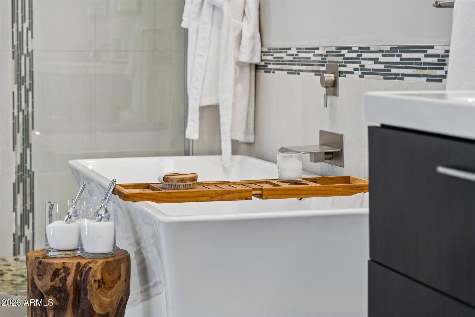 8626 E Via De La Escuela