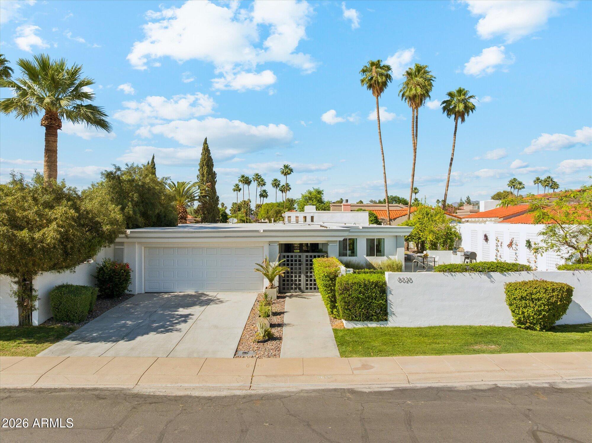 8626 E Via De La Escuela