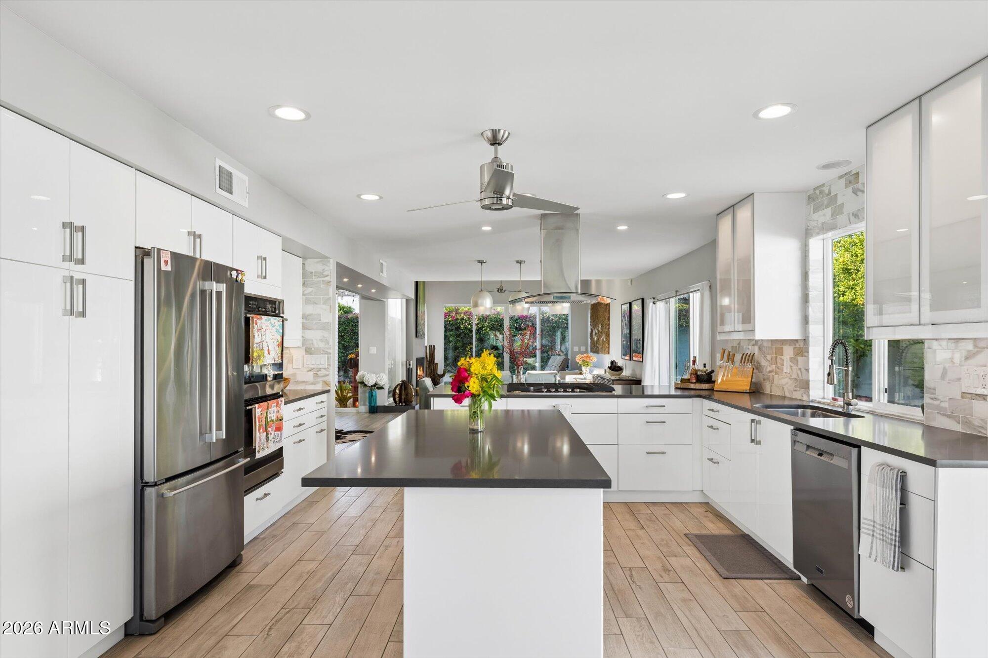 8626 E Via De La Escuela