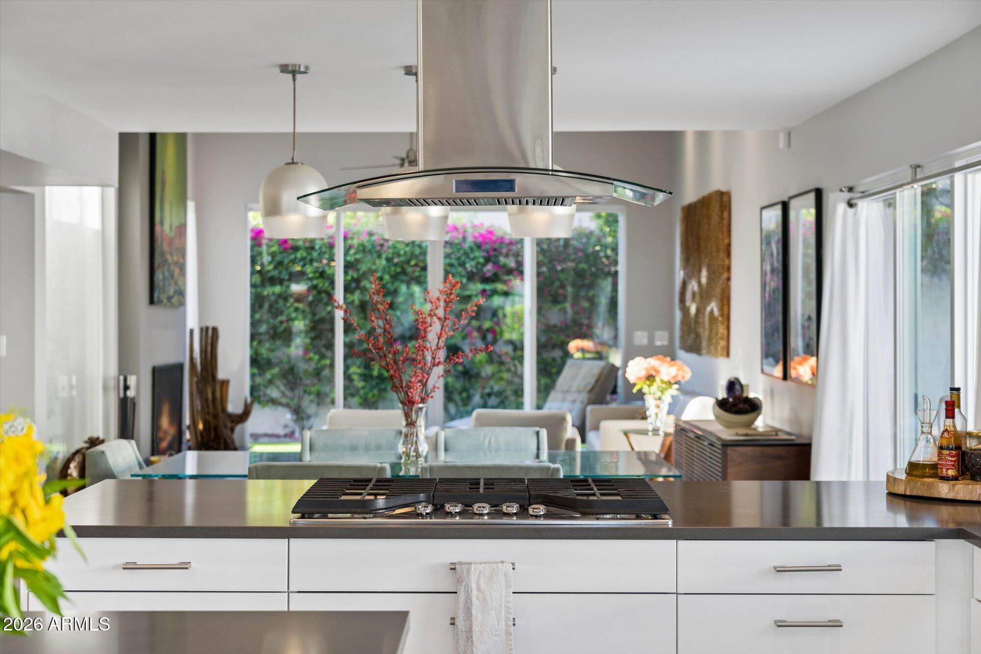 8626 E Via De La Escuela