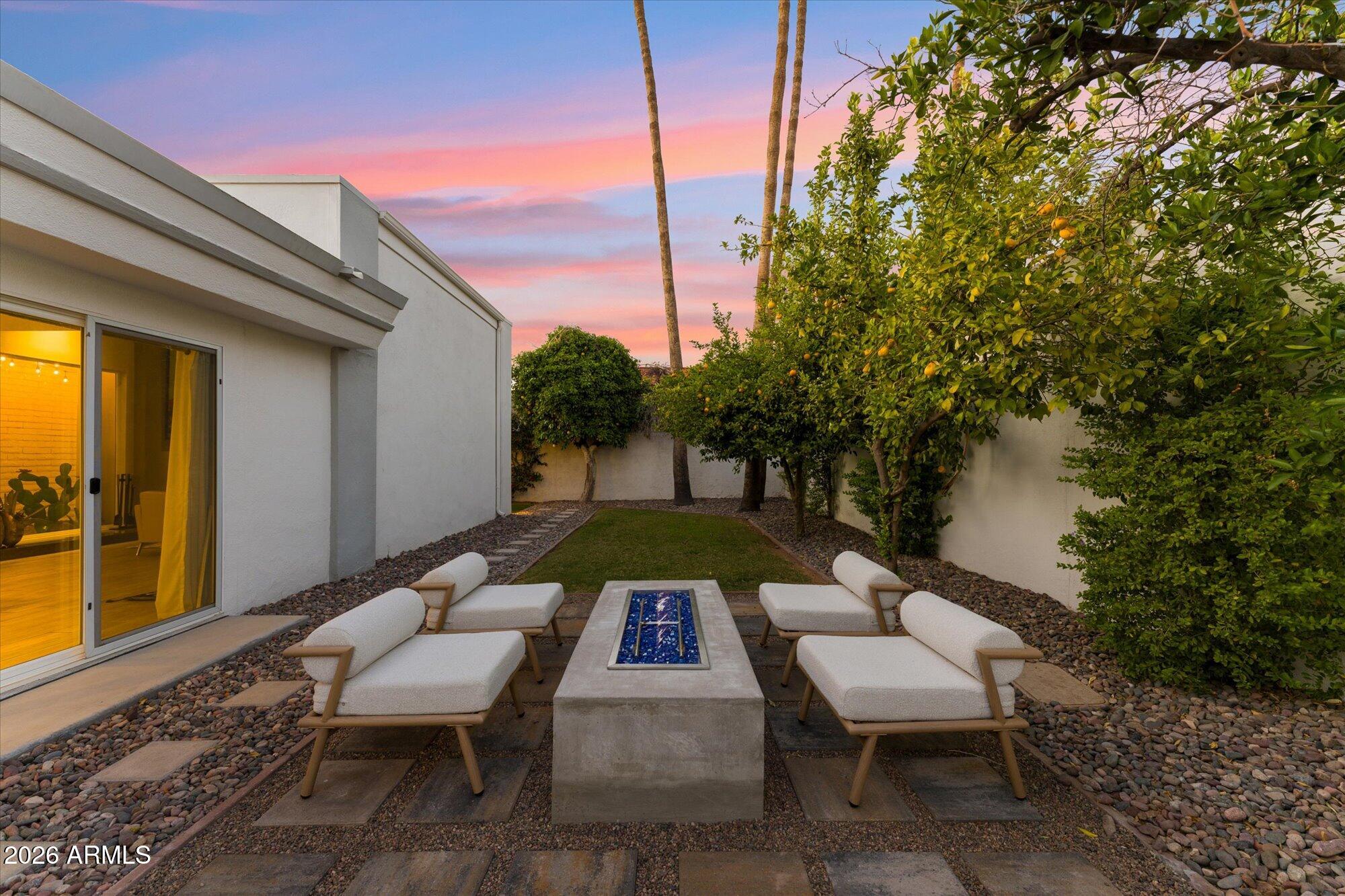 8626 E Via De La Escuela